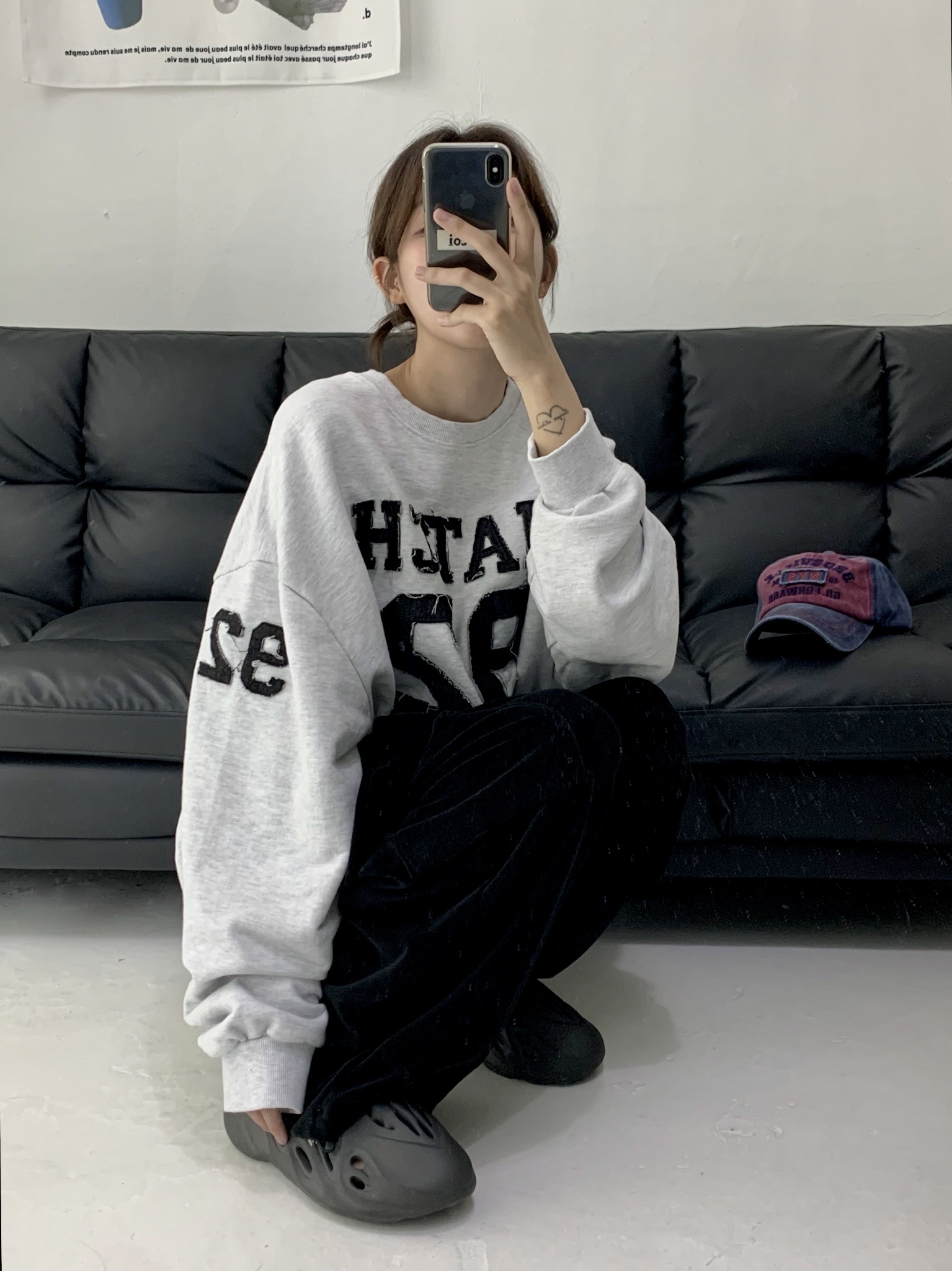Adidas Yeezy Foam RNNR Onyx 착용 스타일 - 1