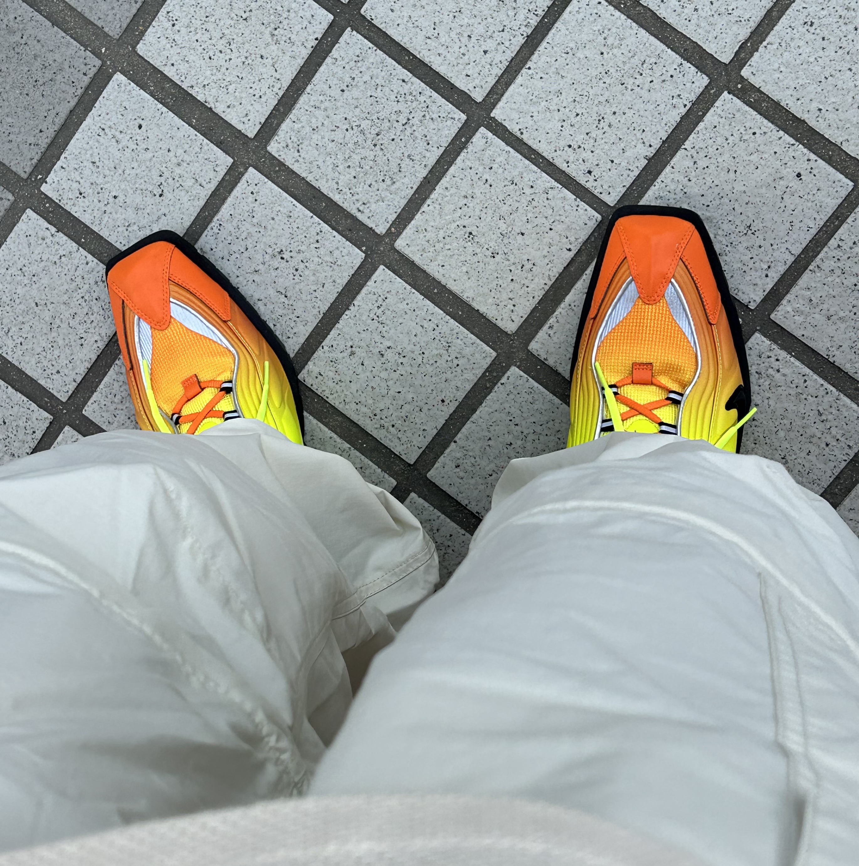 Nike x Martine Rose Shox MR4 Safety Orange 착용 스타일