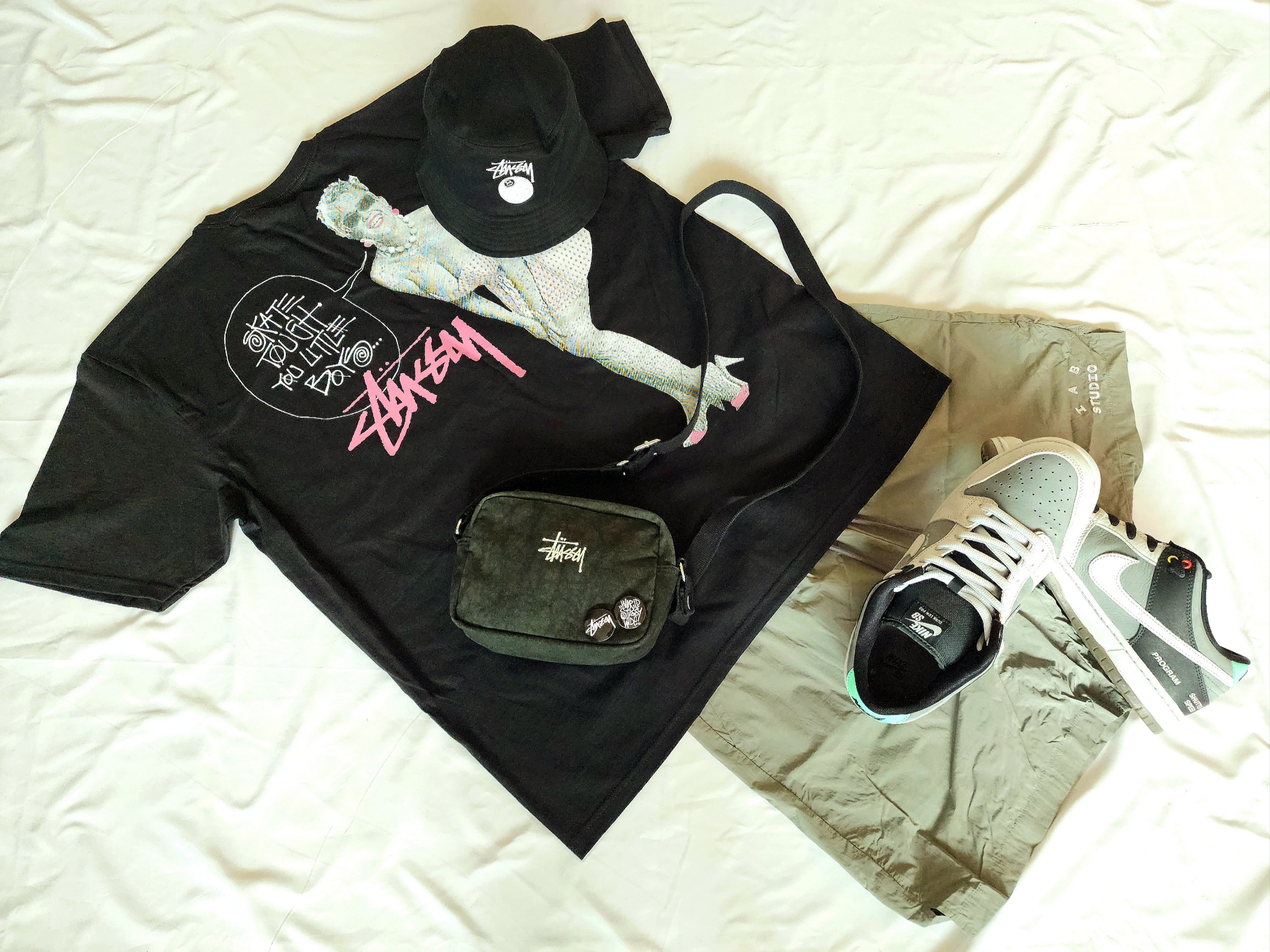 Stussy Washed Stock Bucket Hat Pink, Stussy Skate Tough T-Shirt Black 착용 스타일 - 3