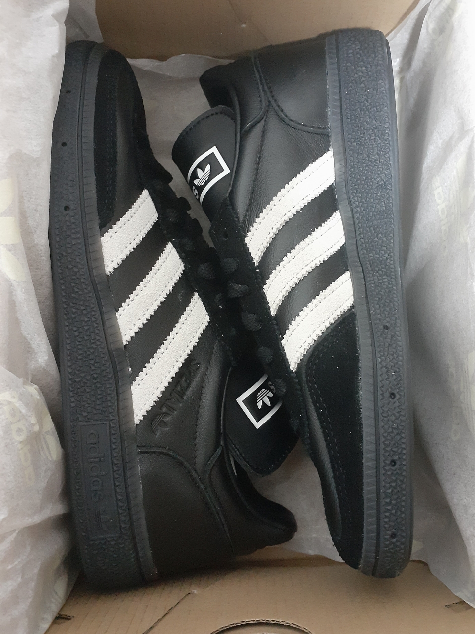 Adidas Spezial Handball Core Black Cloud White 착용 스타일