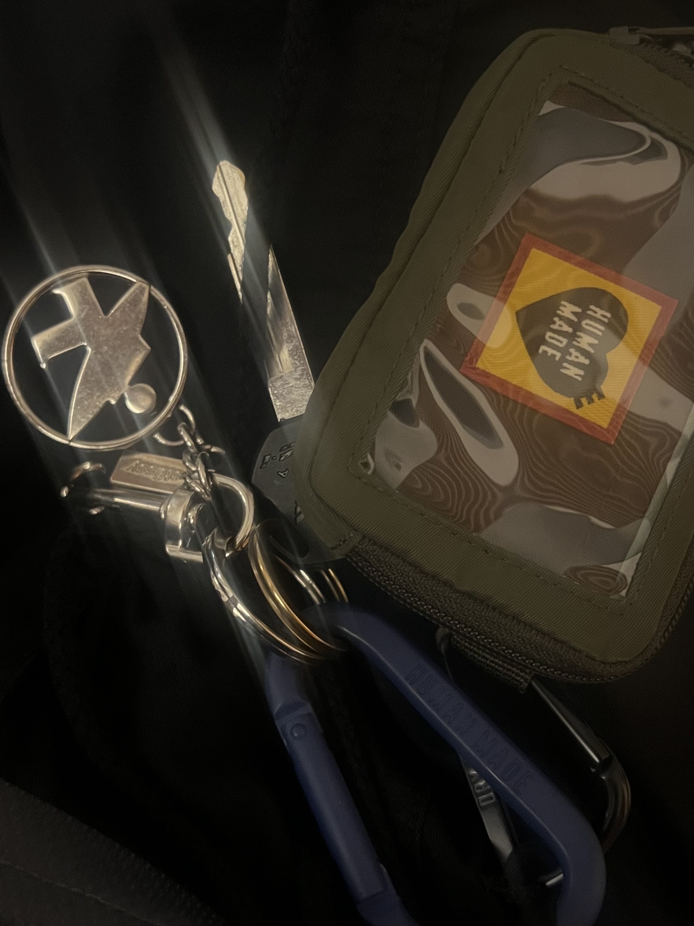 Stussy Surfman Keychain Silver, Human Made Carabiner 70mm Olive Drab 착용 스타일