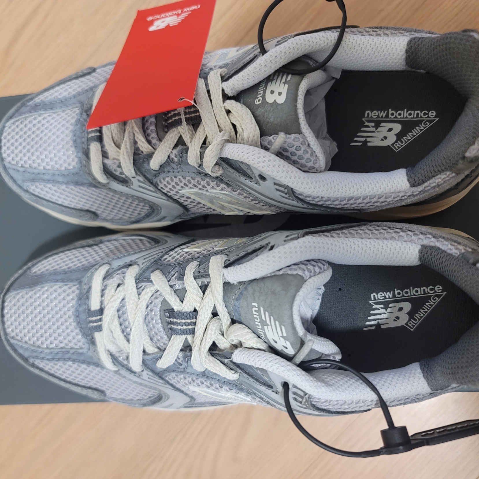 New Balance 530 Premium Vintage Grey Matter 착용 스타일 - 2