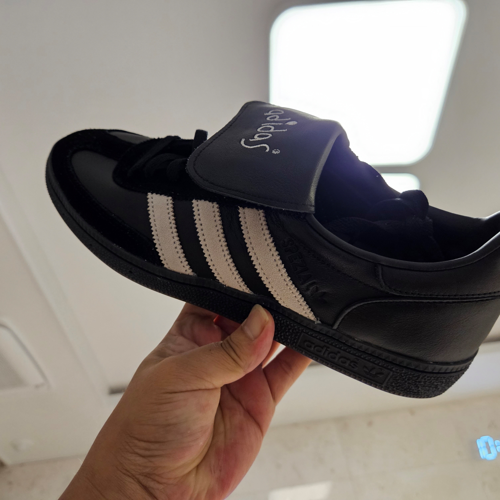 Adidas Spezial Handball Core Black Cloud White 착용 스타일