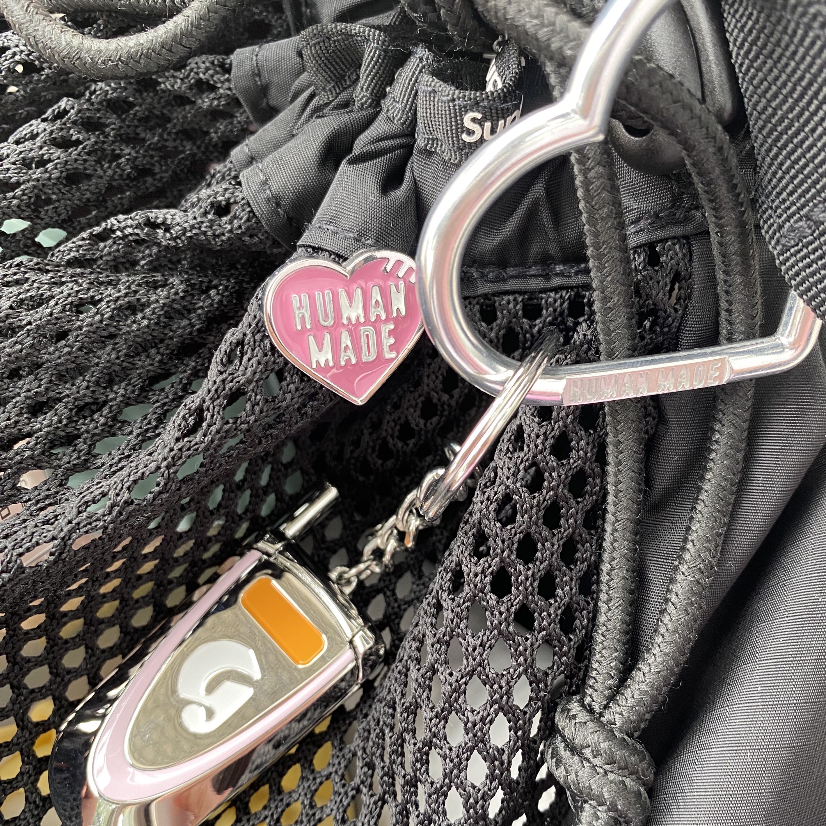 Glossier Cell Phone Keychain - LA Exclusive, Human Made Heart Carabiner Silver 착용 스타일 - 2