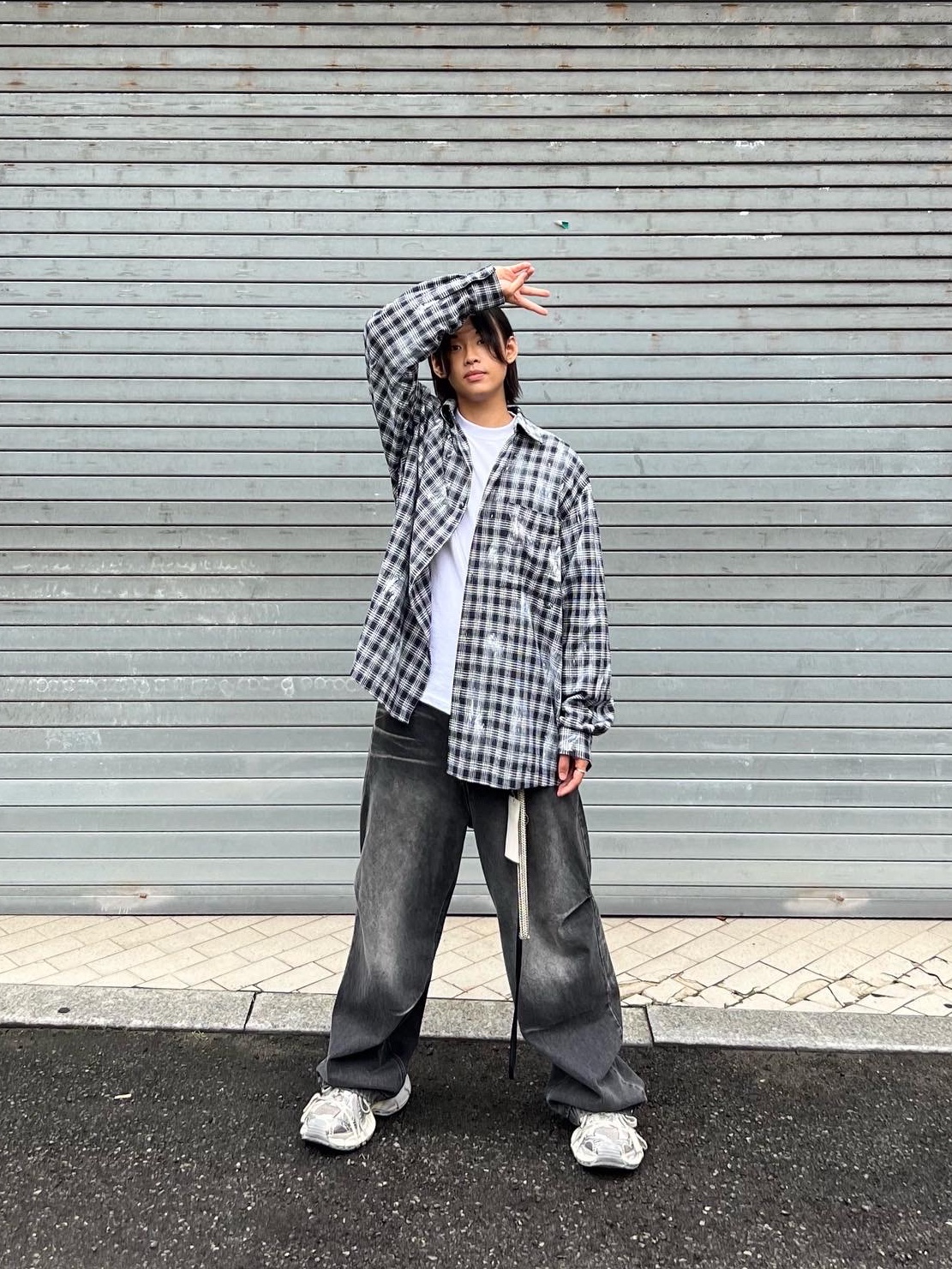 Balenciaga 3XL Sneakers Light Beige 착용 스타일 - 1