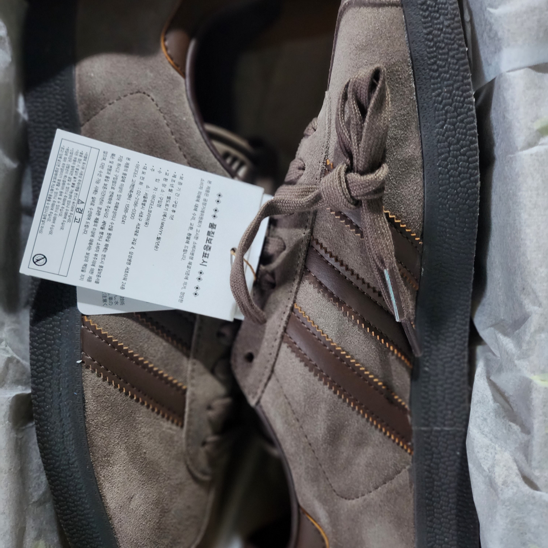 Adidas Gazelle Earth Strata Brown Gum, Adidas Spezial Handball Brown Collegiate Orange 착용 스타일 - 3