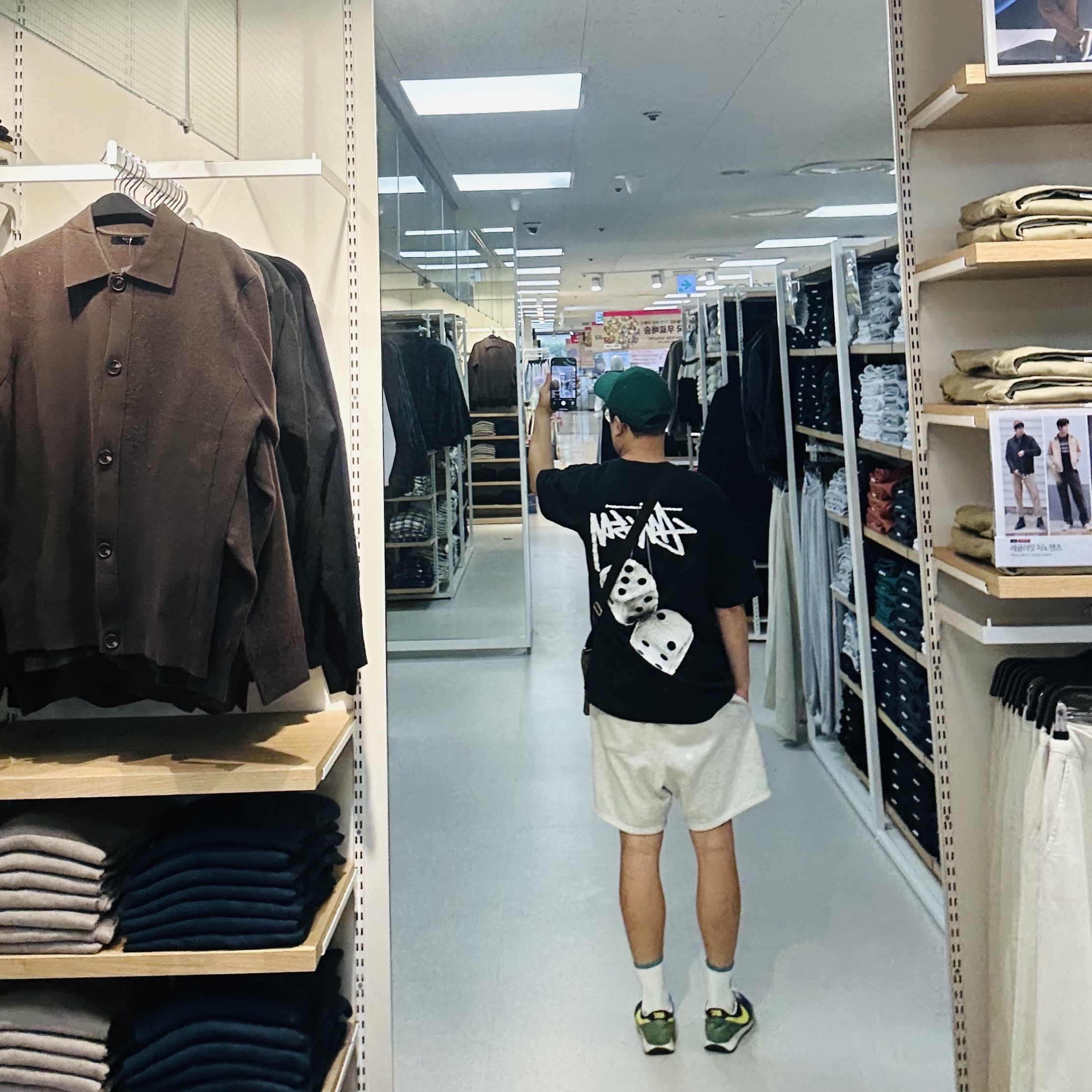 Nike Heritage 86 Futura Washed Cap Gorge Green, Stussy Fuzzy Dice T-Shirt Black 착용 스타일 - 2