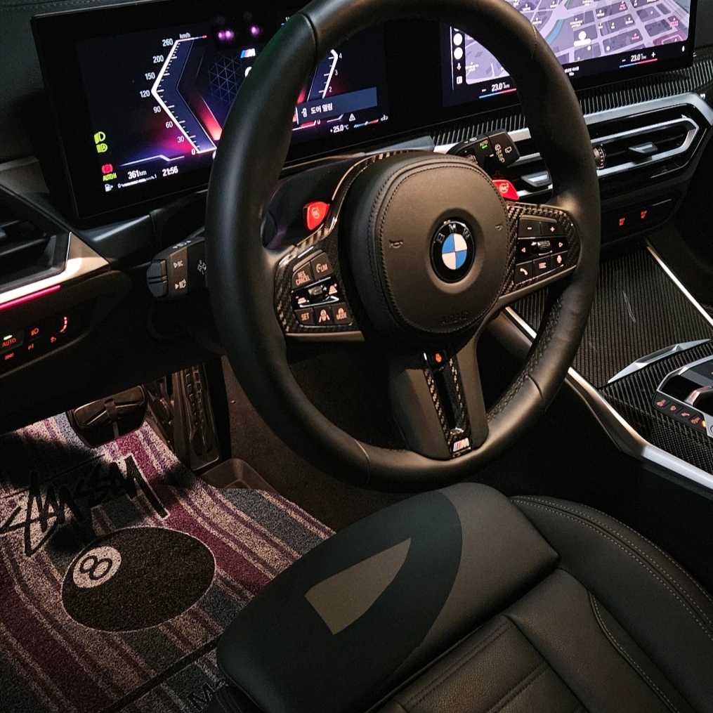 Stussy x Martine Rose Car Mat Set 착용 스타일