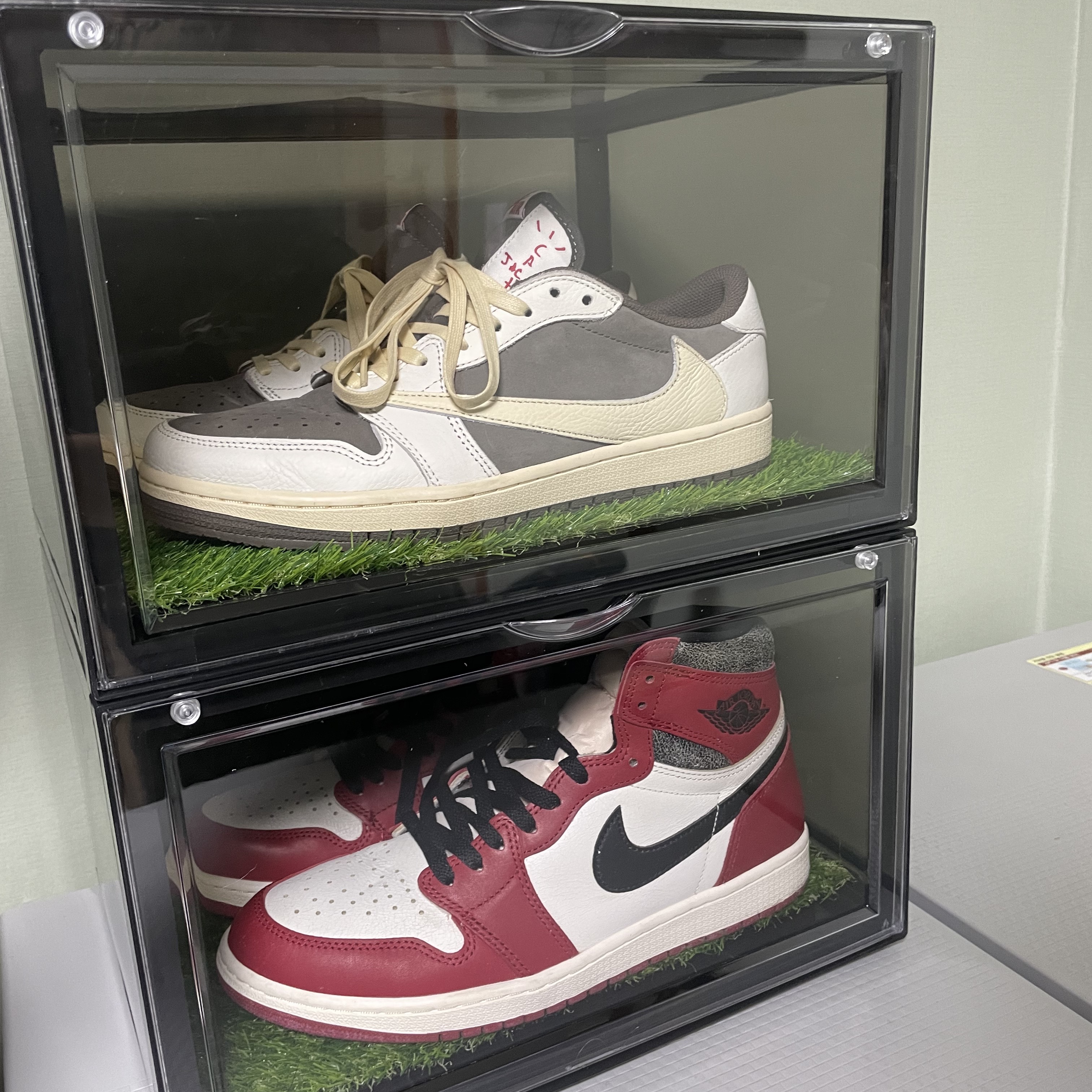 Jordan 1 x Travis Scott Retro Low OG SP Sail and Ridgerock, Jordan 1 Retro High OG Chicago 2022 착용 스타일