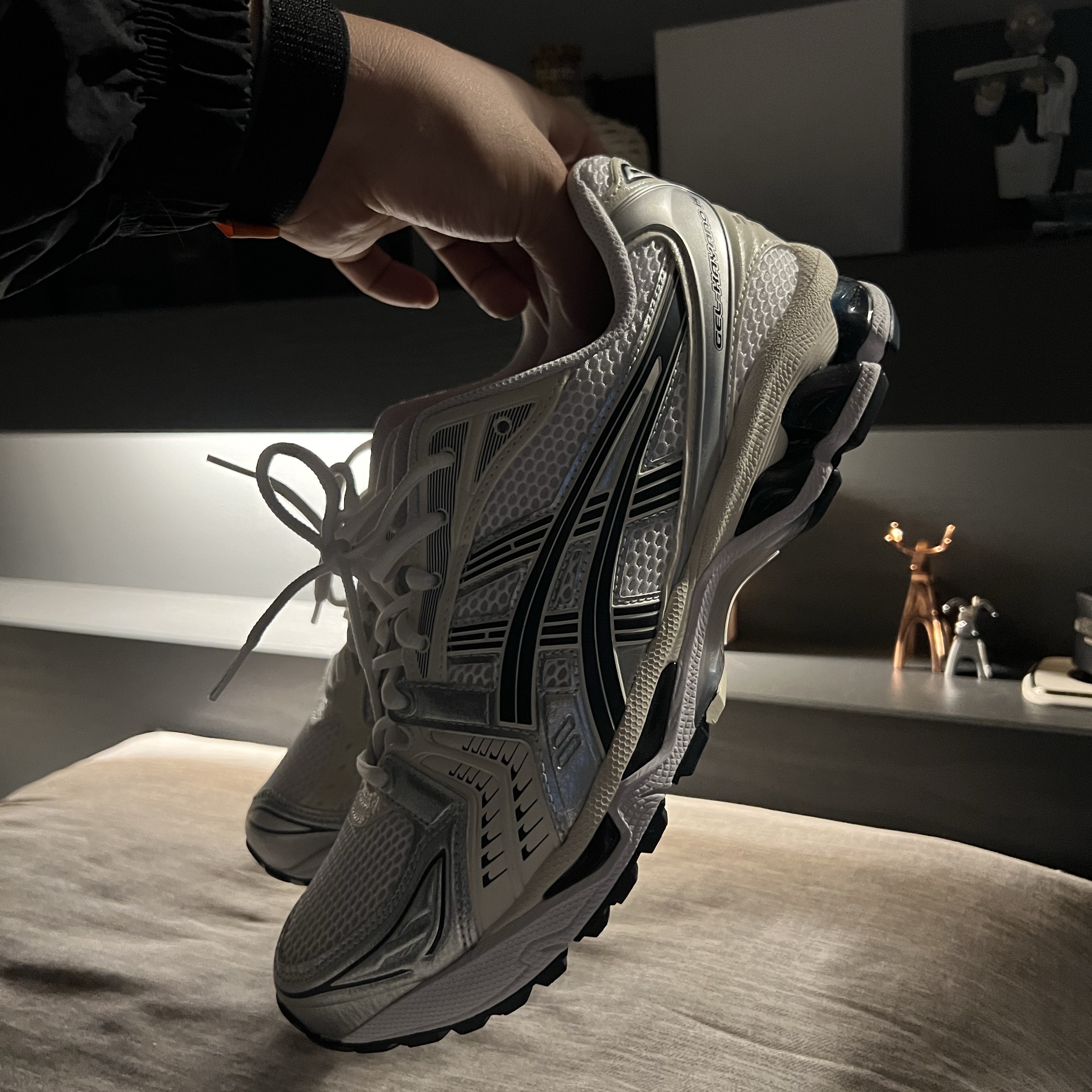 (W) Asics Gel-Kayano 14 White Midnight 착용 스타일