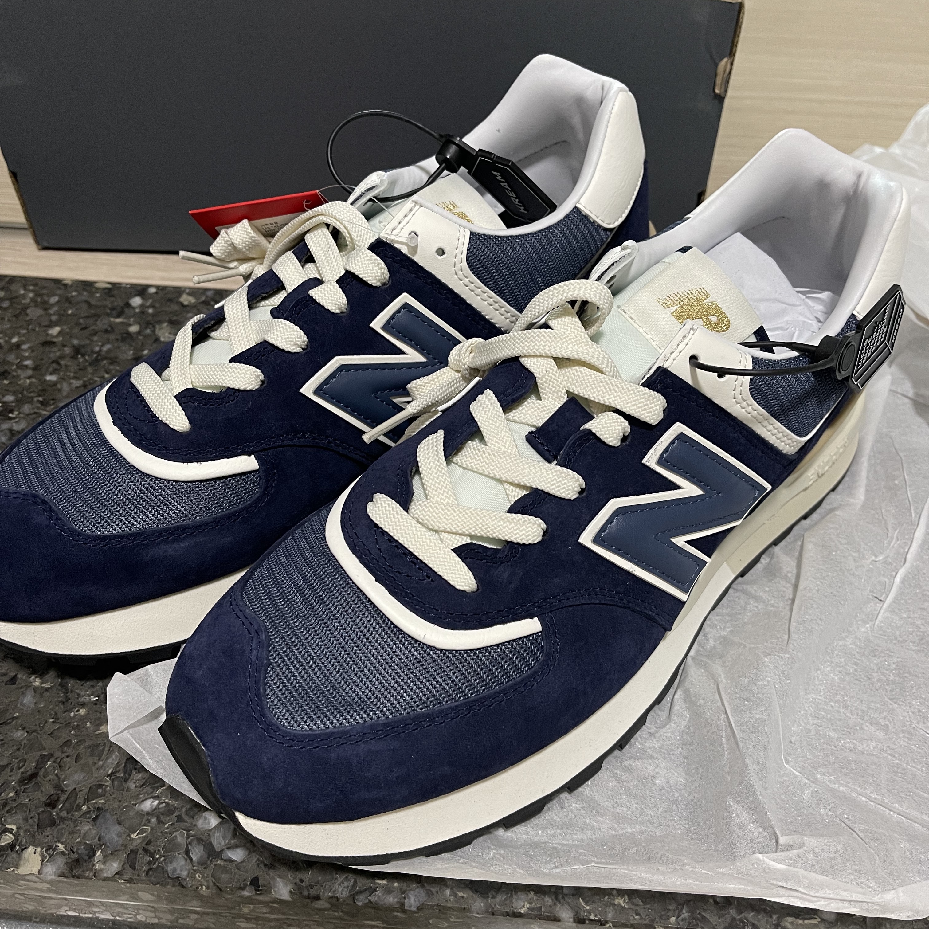 New Balance 574 Legacy Navy 착용 스타일 - 1