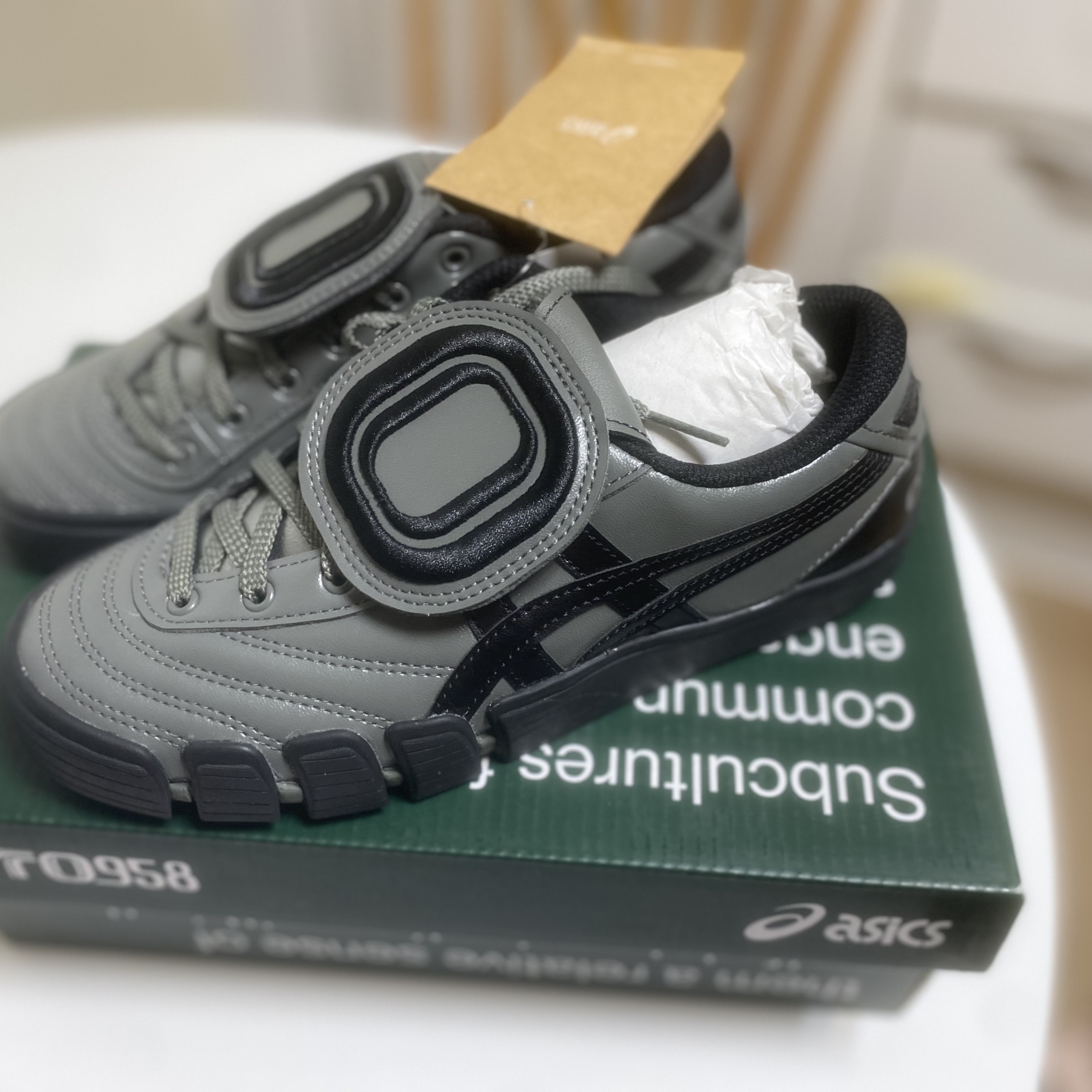Asics x Otto 958 Gel-Flexkee 958 Gunmetal Black 착용 스타일 - 1