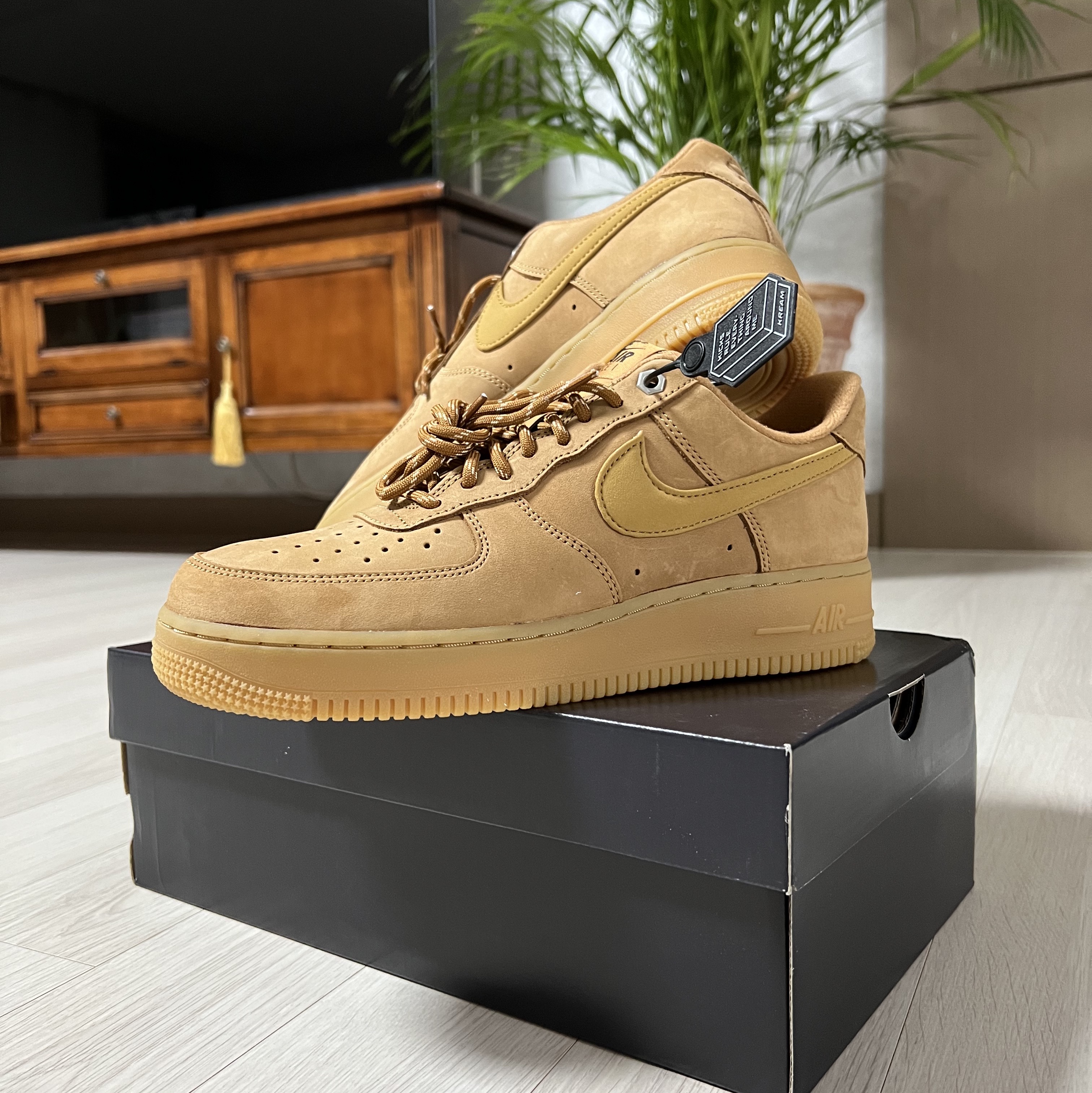 Nike Air Force 1 '07 WB Flax 착용 스타일 - 2