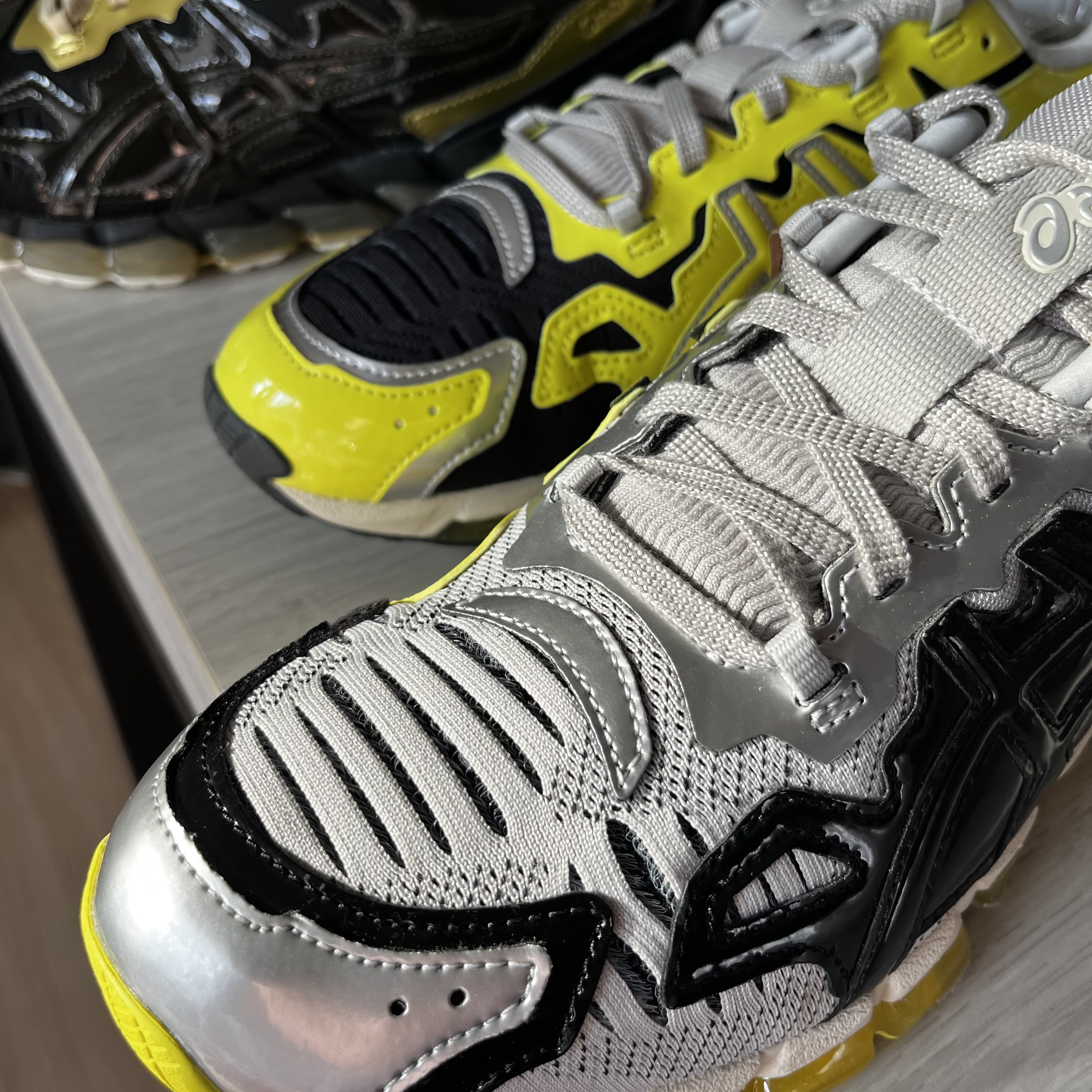 Asics x GmbH Gel-Quantum 360 6 Pure Silver Sour Yuzu, Asics x GmbH Gel-Quantum 360 6 Rich Gold Black Coffee 착용 스타일