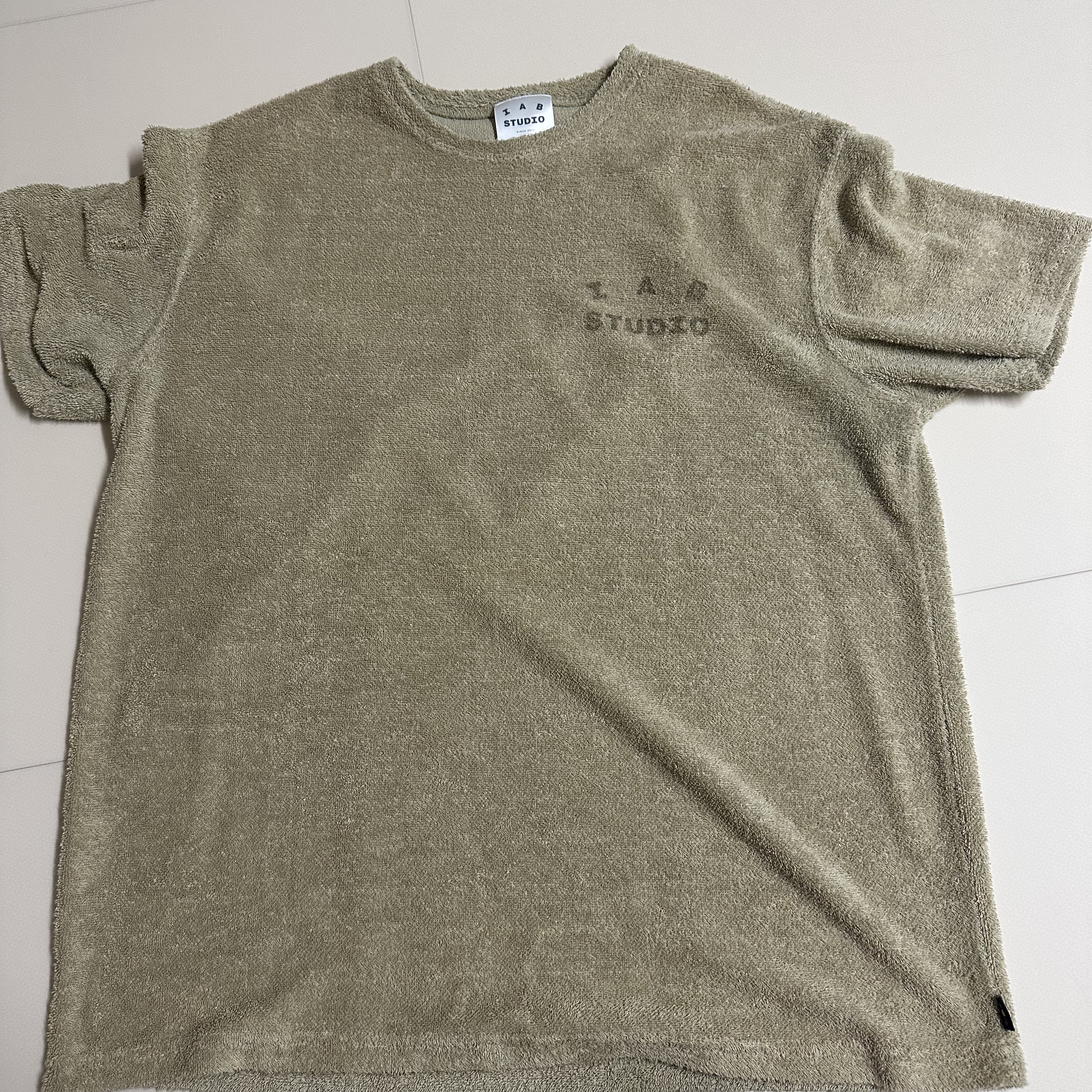 IAB Studio Towel T-Shirt Light Green 착용 스타일 - 2