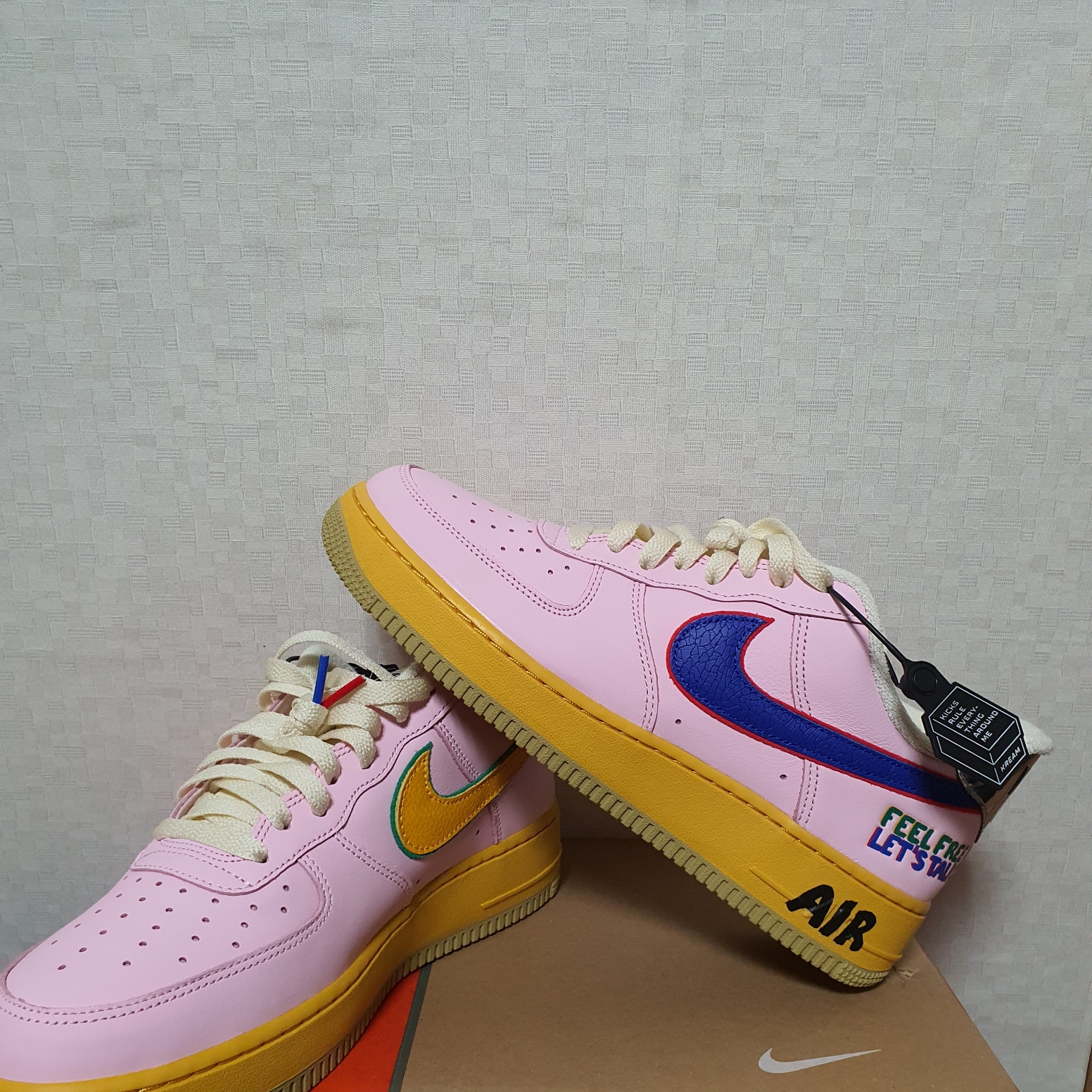 Nike Air Force 1 '07 Pink Tan 착용 스타일 - 1