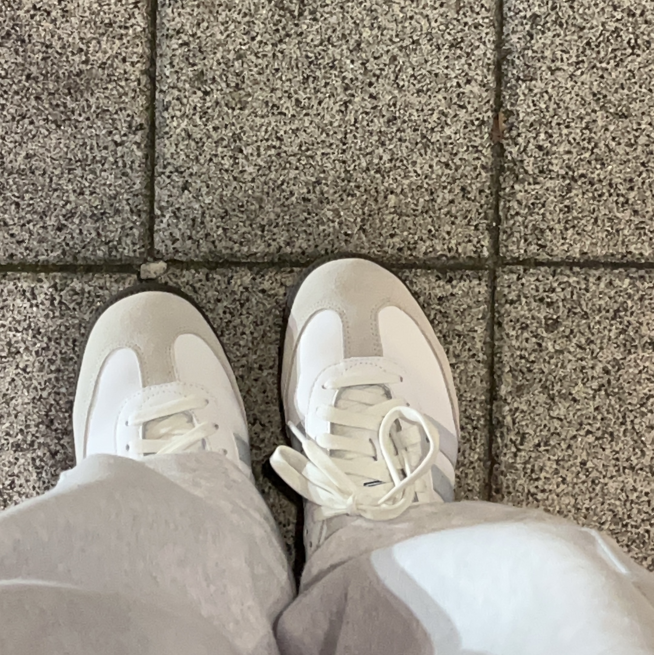 Adidas Samba OG Core White Halo Blue 착용 스타일 - 1