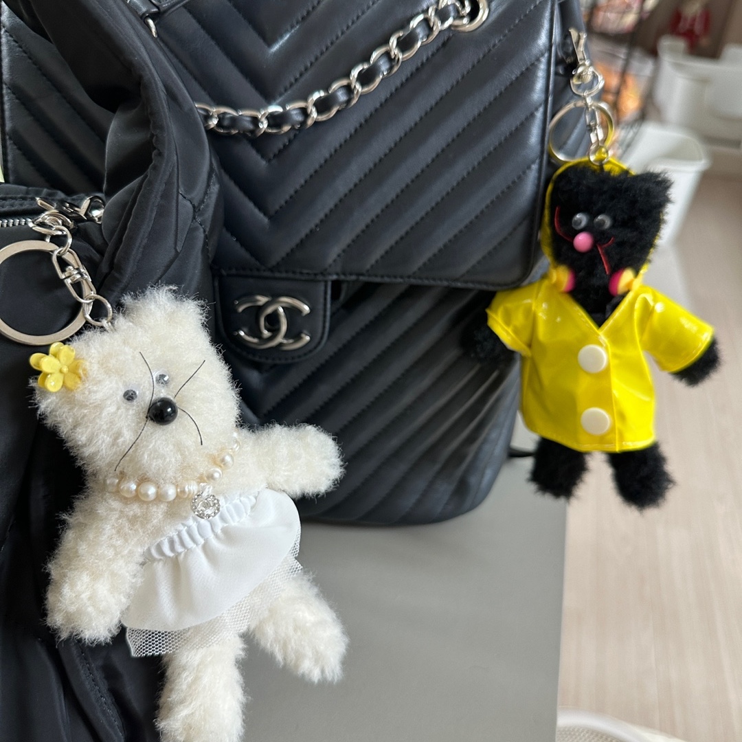 Monamhee x 10 Corso Como Bianco Keyring Black, Monamhee Beulpingi Keyring with White Pants Black 착용 스타일 - 3
