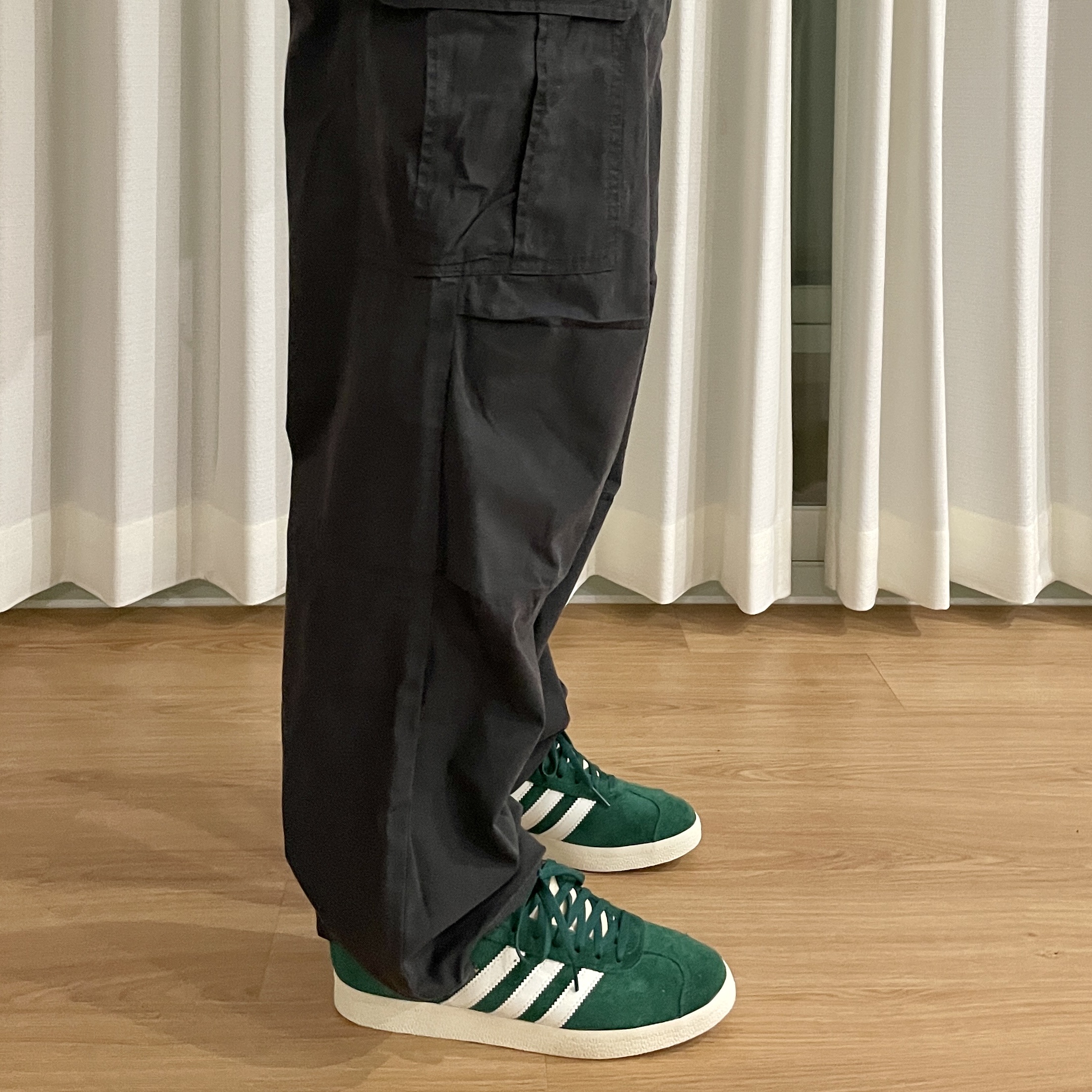 Adidas Gazelle Dark Green Cream White 착용 스타일 - 1
