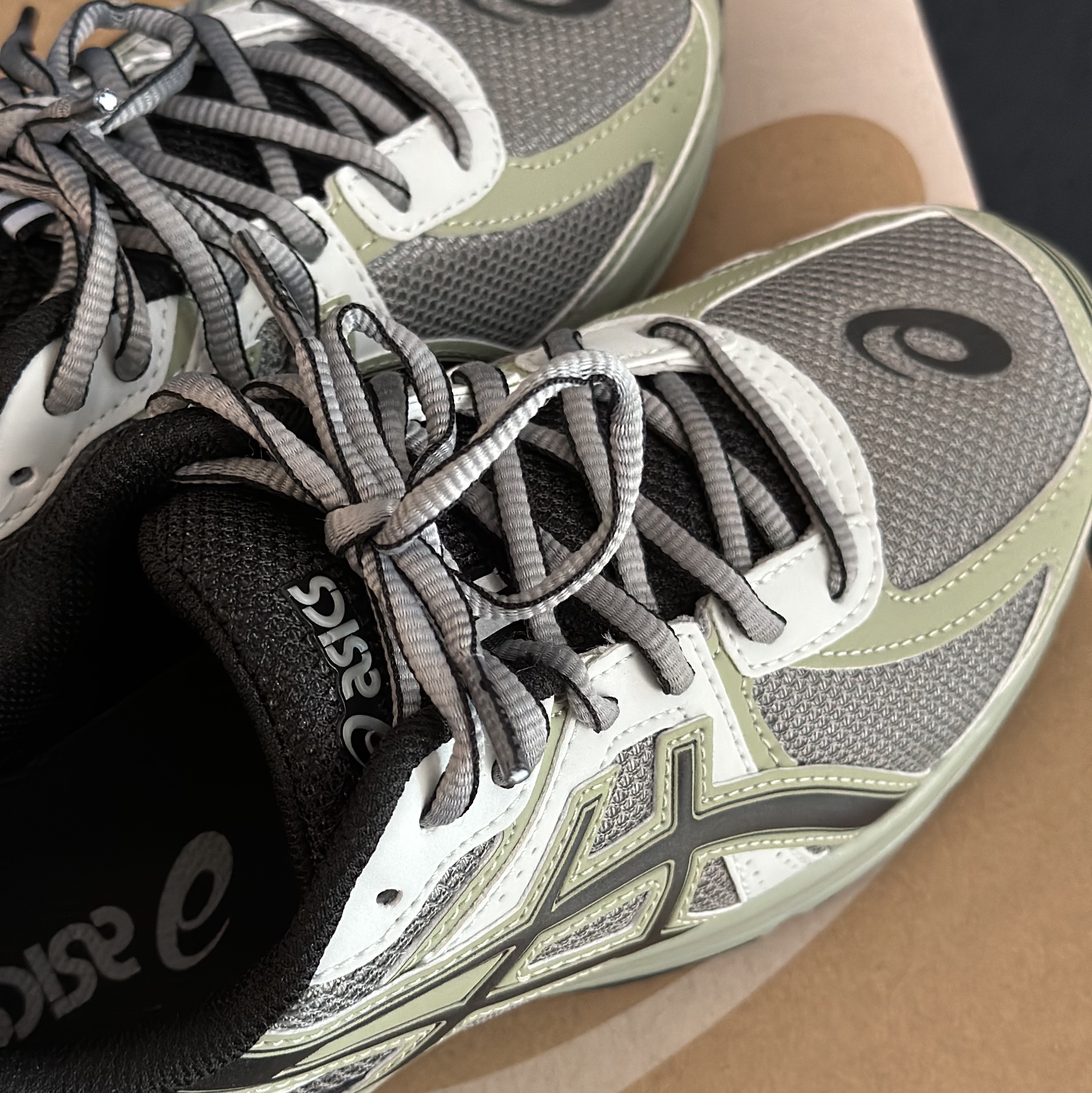 Asics Jog 100 S Sheet Rock - 2E Wide 착용 스타일
