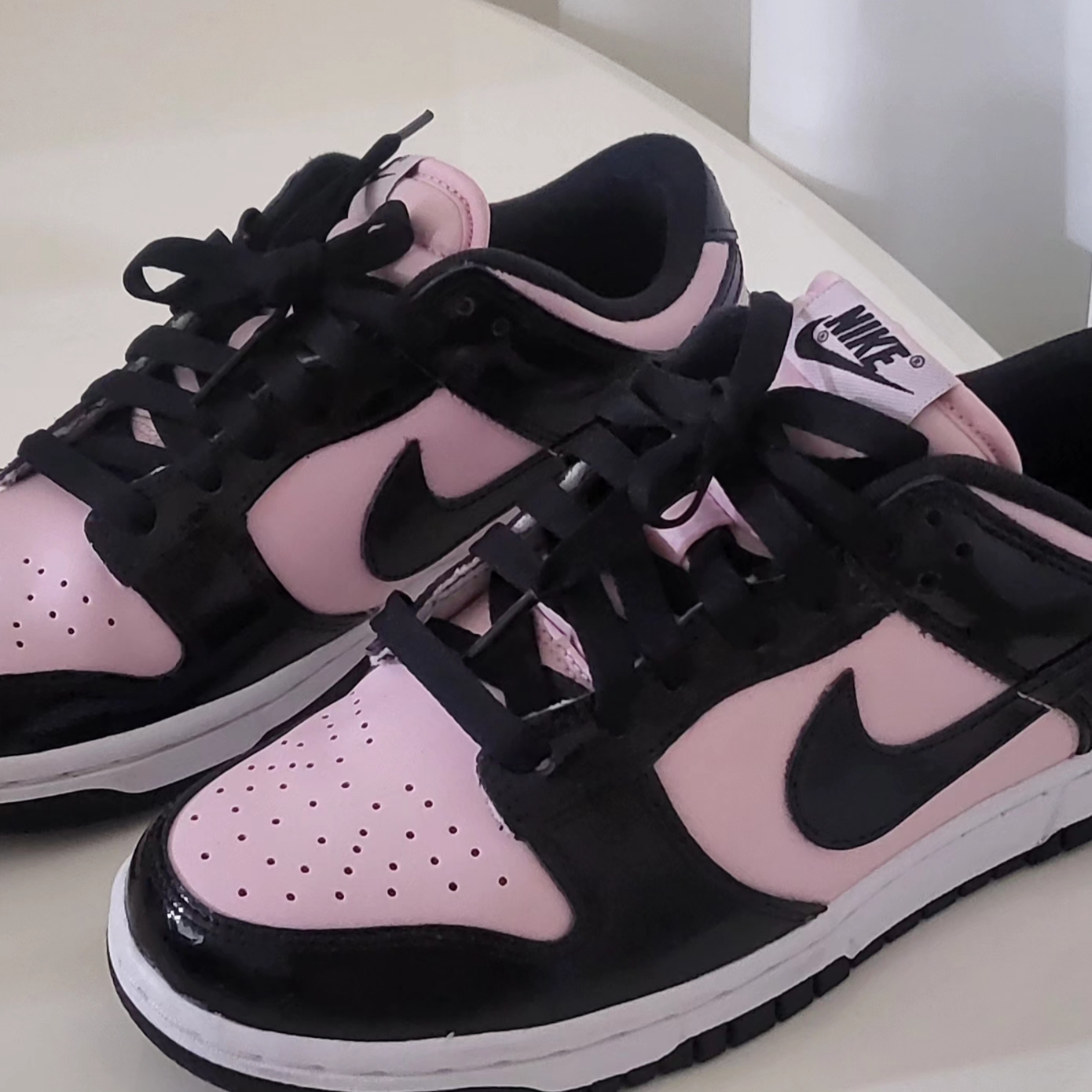 (W) Nike Dunk Low Essential Pink Foam Black 착용 스타일 - 1