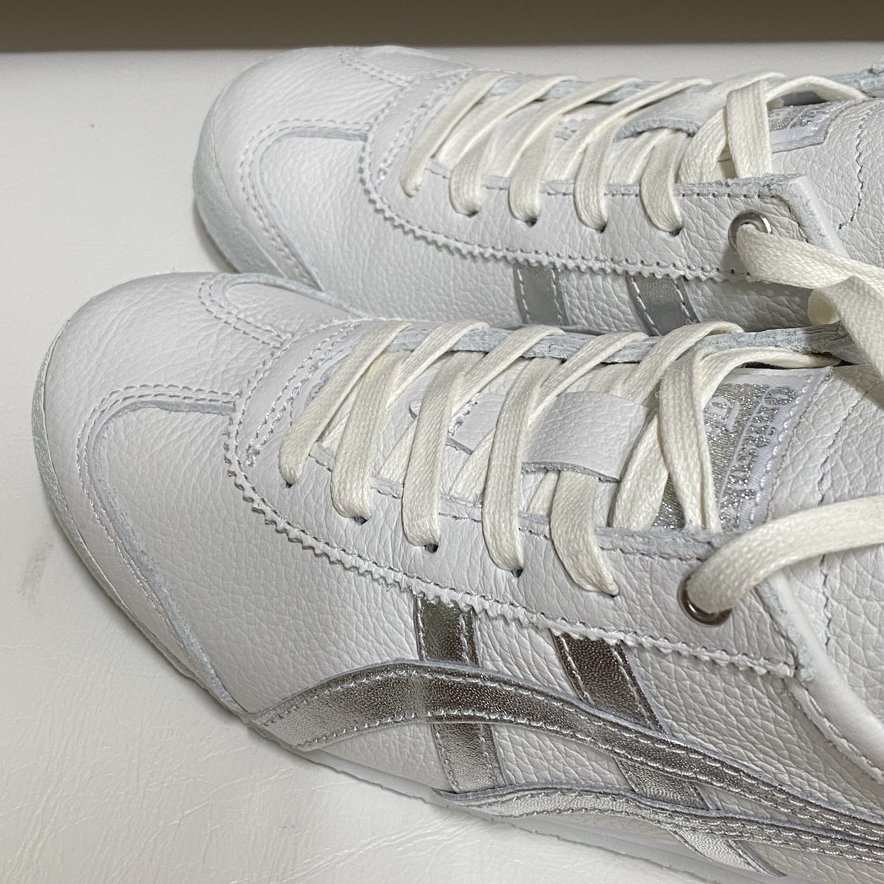 Onitsuka Tiger Mexico 66 White Silver 착용 스타일