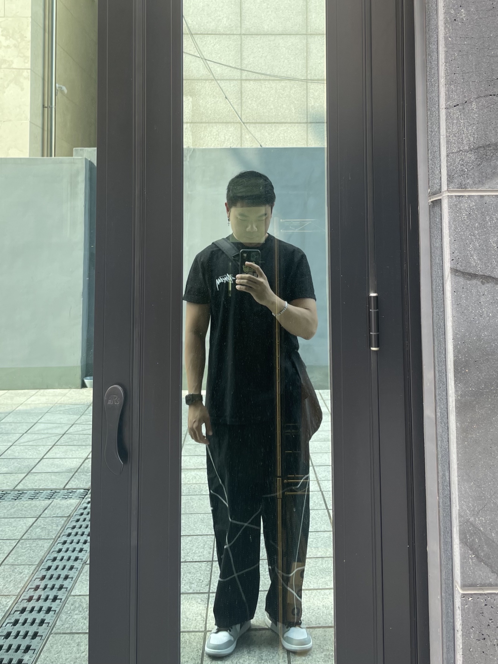Stussy Diced Out T-Shirt Black, Jordan 1 Mid Light Smoke Grey 착용 스타일