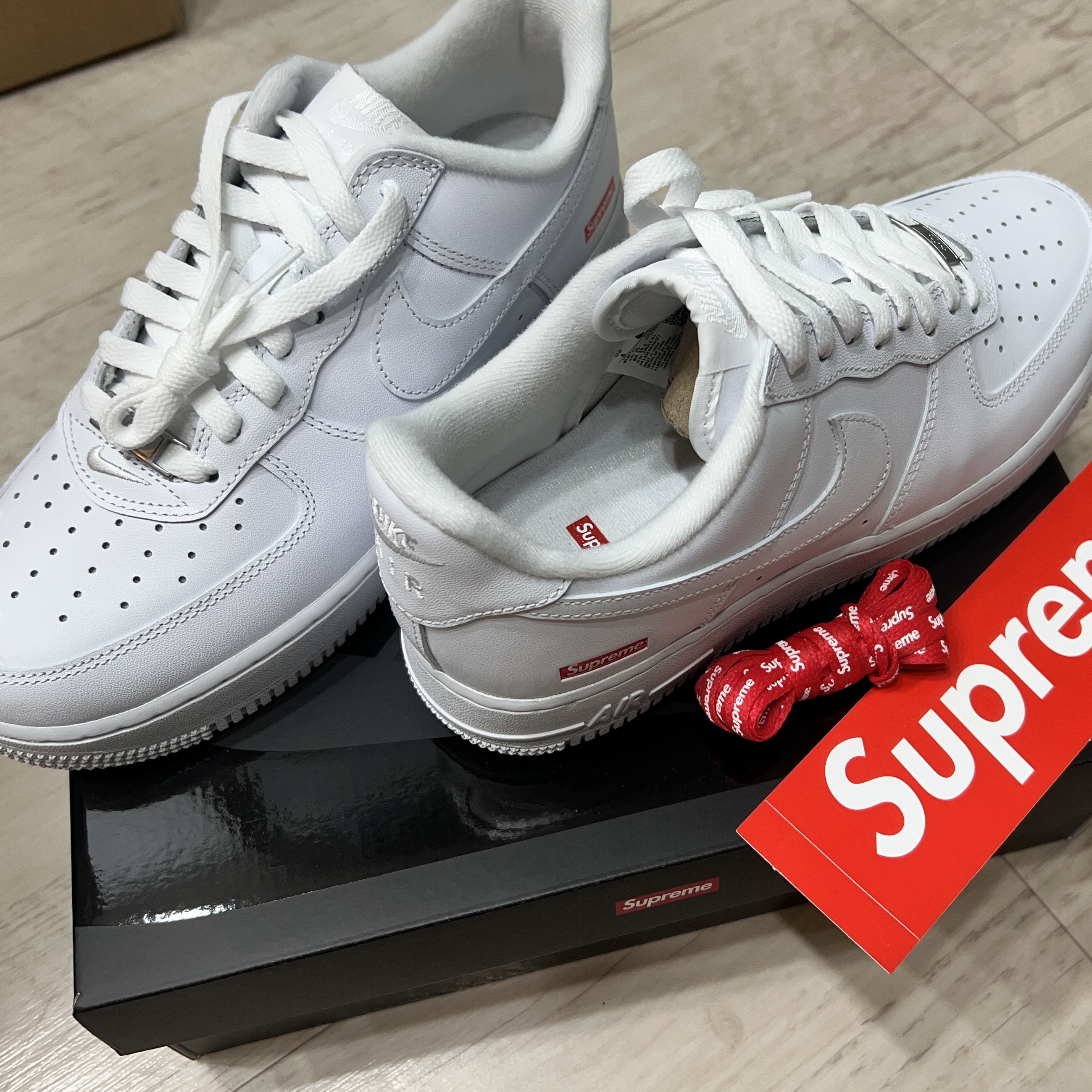 Nike x Supreme Air Force 1 Low White 착용 스타일
