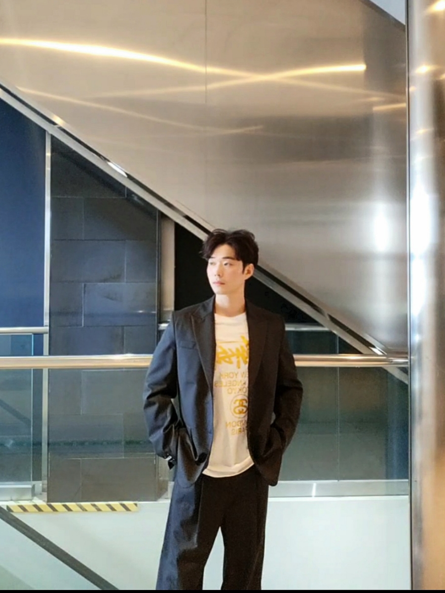 Zara x Ader Error Tapered Trousers Black, Zara x Ader Error Oversize Blazer Black 착용 스타일 - 2