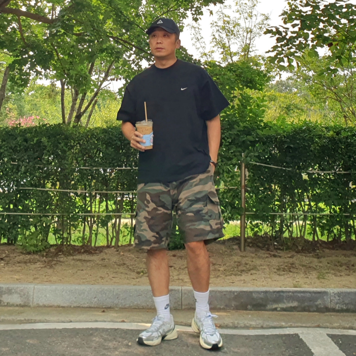 Nike V2K Run Summit White Metallic Silver, Nike NRG Solo Swoosh T-Shirt Black - Asia 착용 스타일