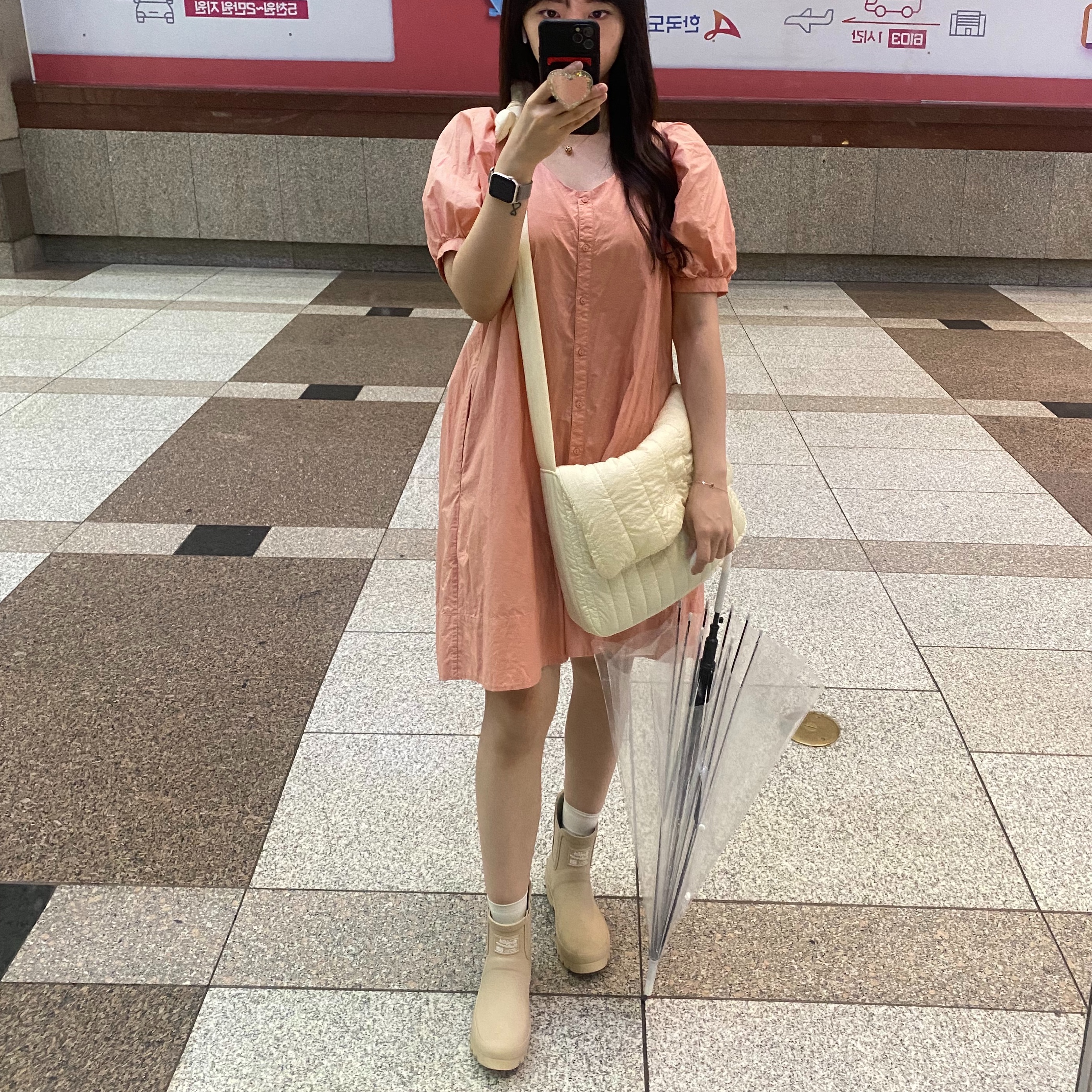 (W) Rockfishweatherwear Original Chelsea Rain Boots Beige 착용 스타일