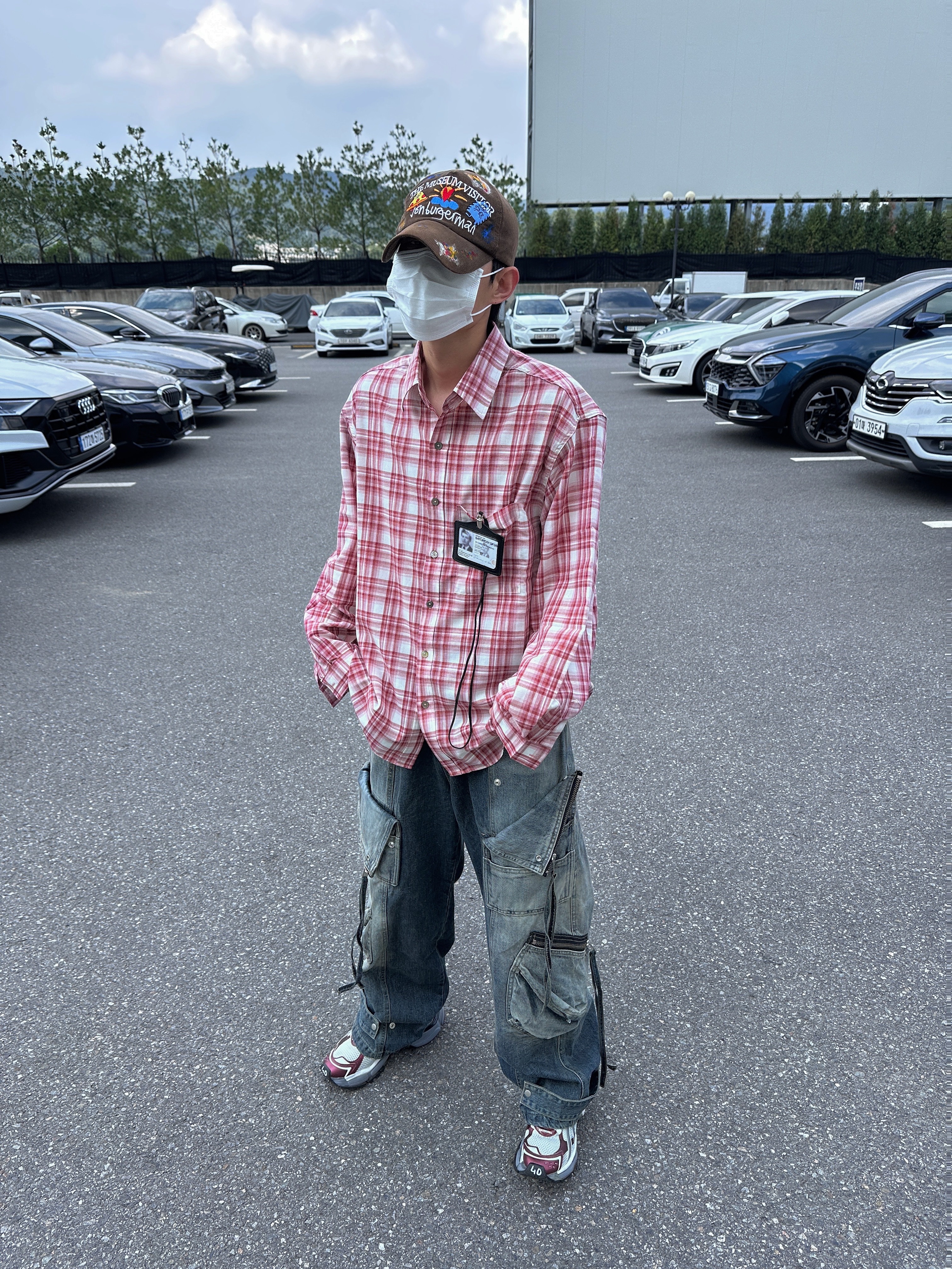 The Museum Visitor x Jon Burgerman Hand Painted Pizza & Poch Corduroy Ball Cap Brown, Balenciaga Runner Sneakers Grey Burgundy 착용 스타일 - 3