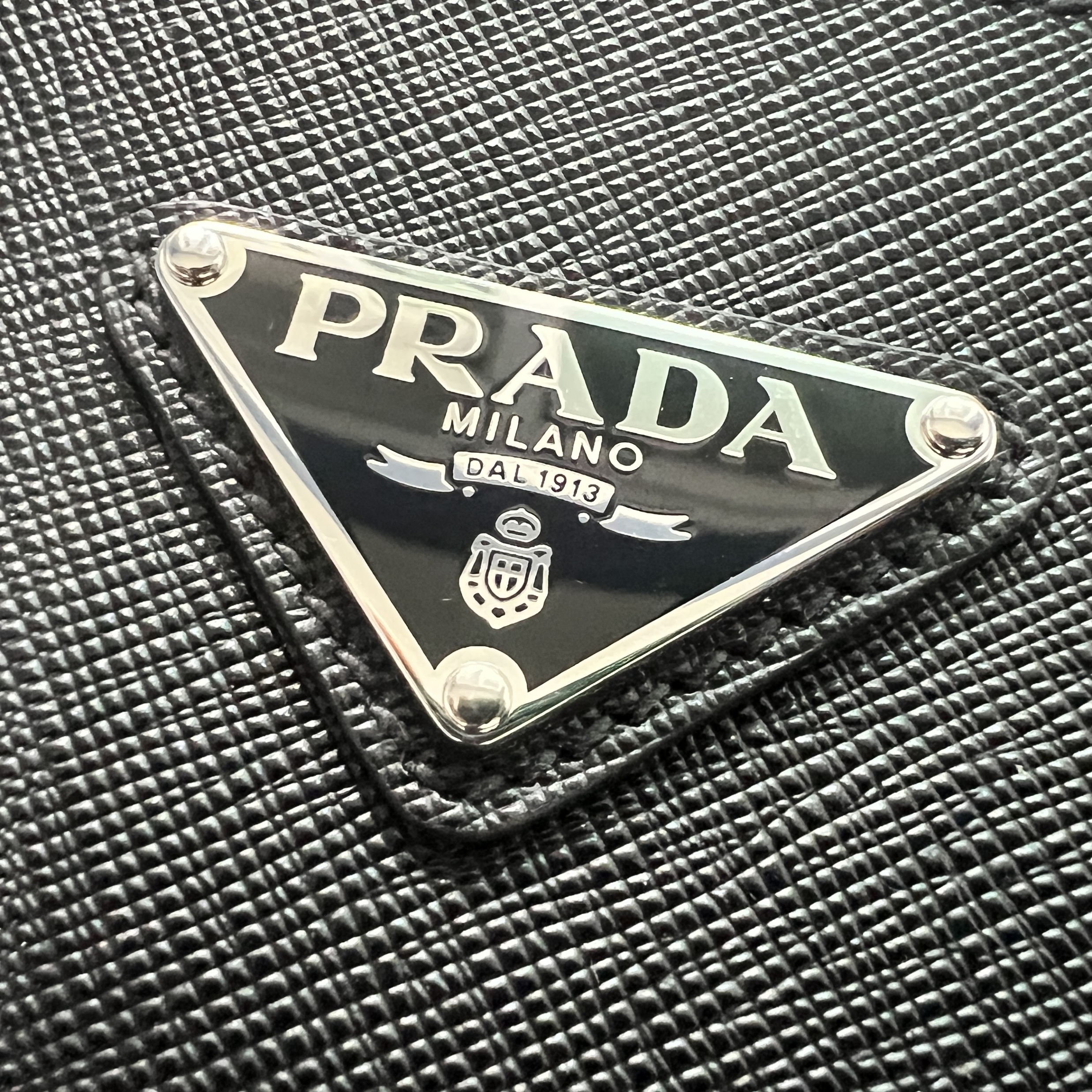 Prada Saffiano Leather Document Holder 착용 스타일