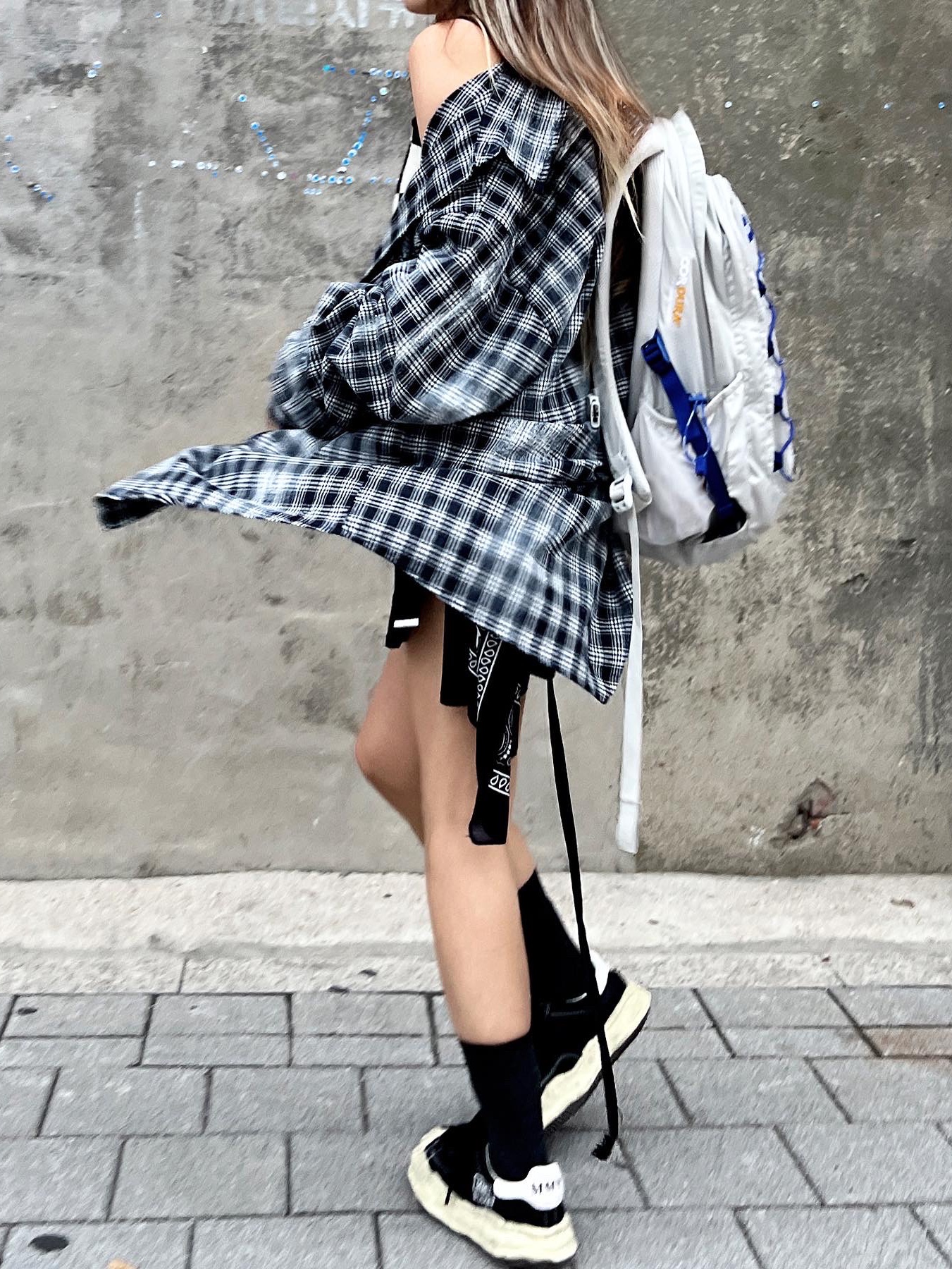 Maison Mihara Yasuhiro Blakey OG Sole Distressed Canvas Low-top Sneakers Black, Celine Medium Double Ring Belt in Jacquard Textile and Calfskin Black 착용 스타일 - 3