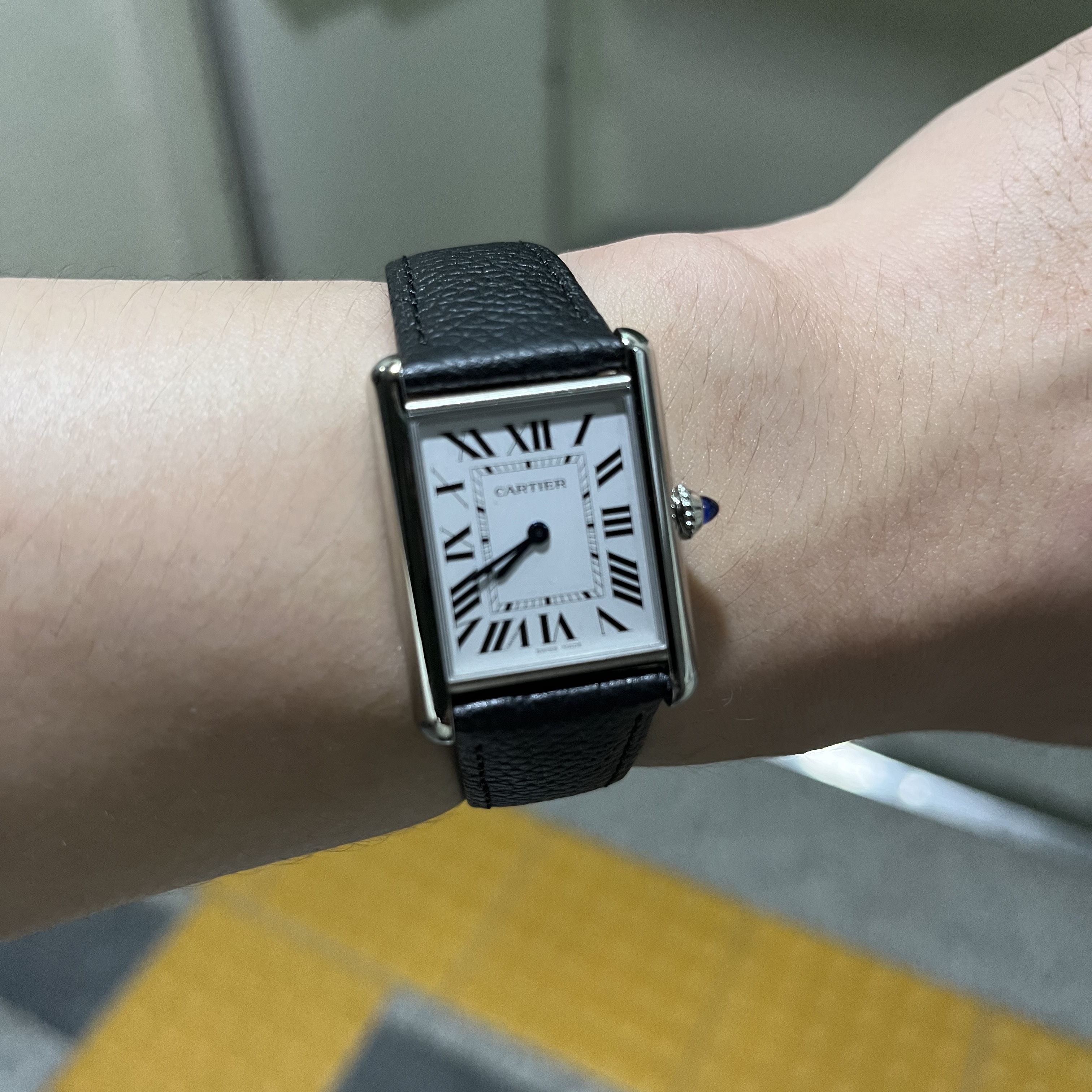 Cartier Tank Must Watch Large Quartz Steel Calfskin Black 착용 스타일 - 1