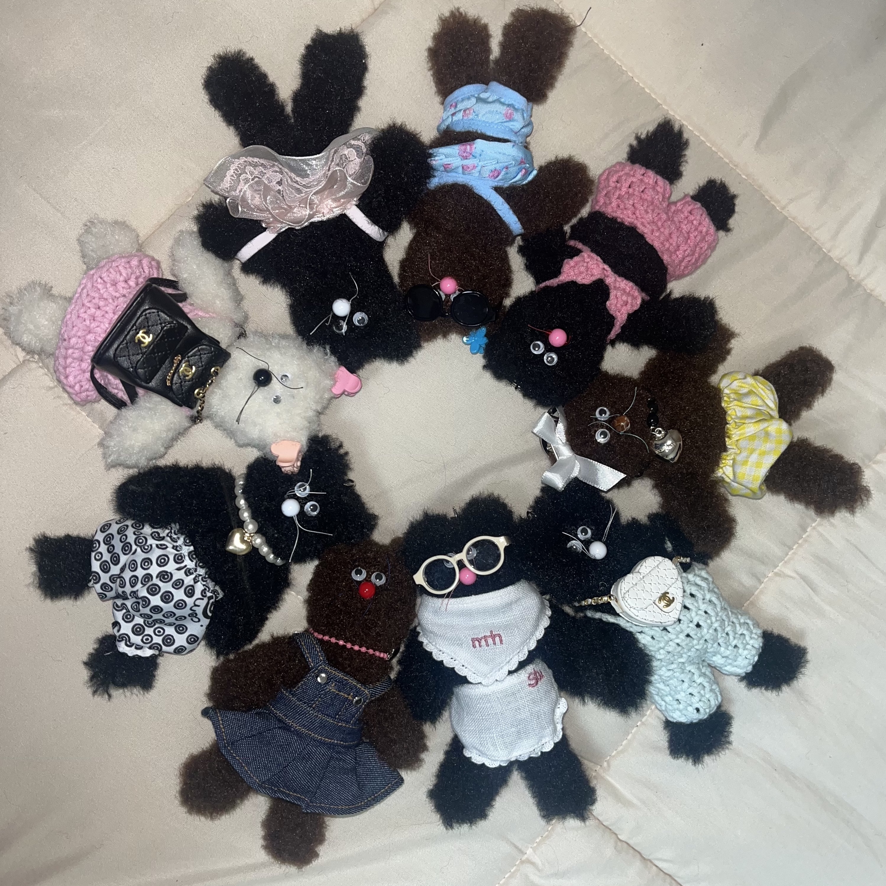 Monamhee x 10 Corso Como Bianco Keyring Black, Monamhee Beulpingi Keyring with White Pants Black 착용 스타일