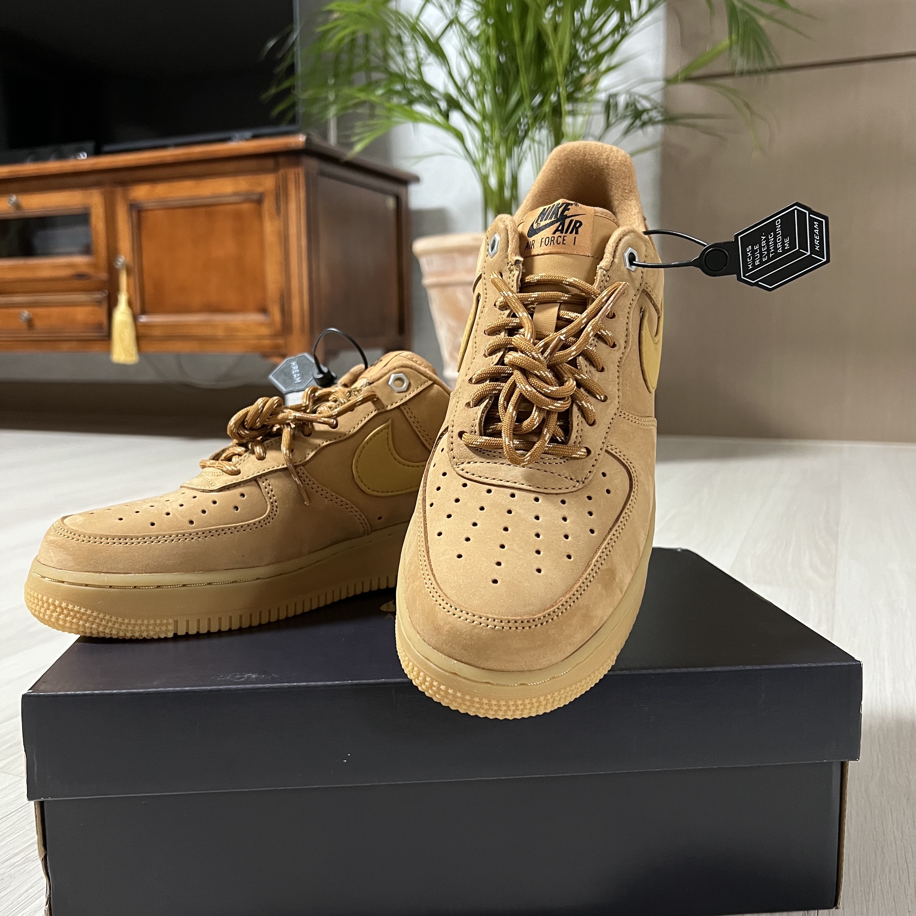 Nike Air Force 1 '07 WB Flax 착용 스타일 - 1