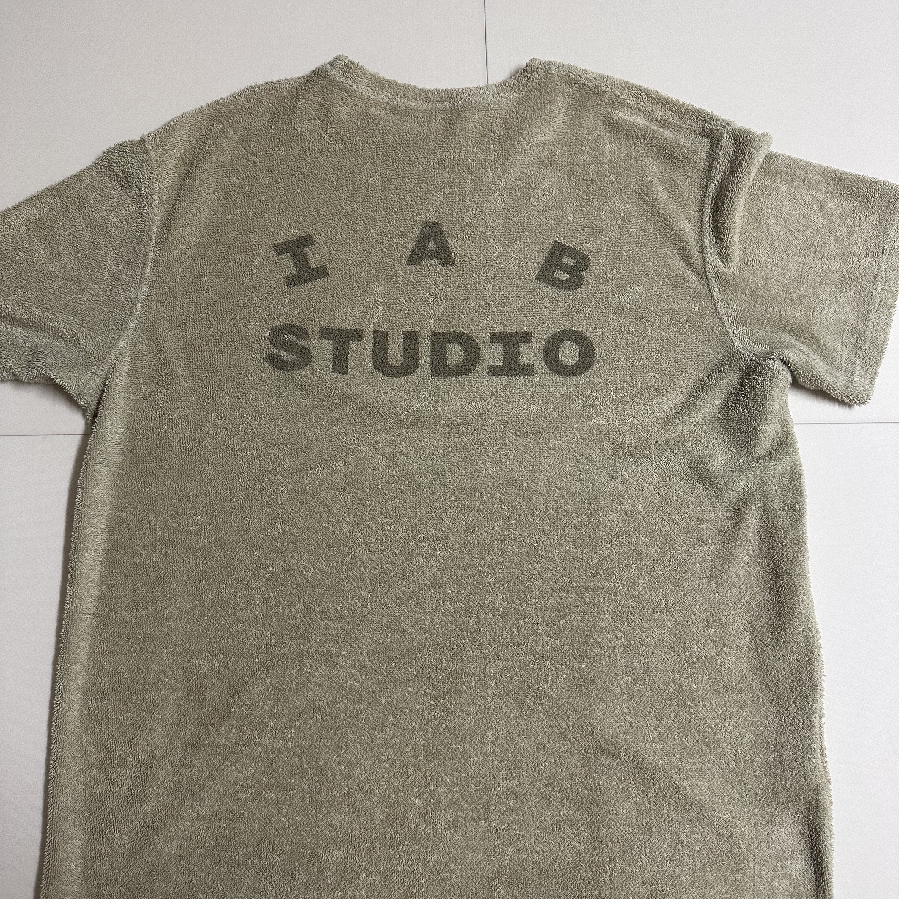 IAB Studio Towel T-Shirt Light Green 착용 스타일 - 1