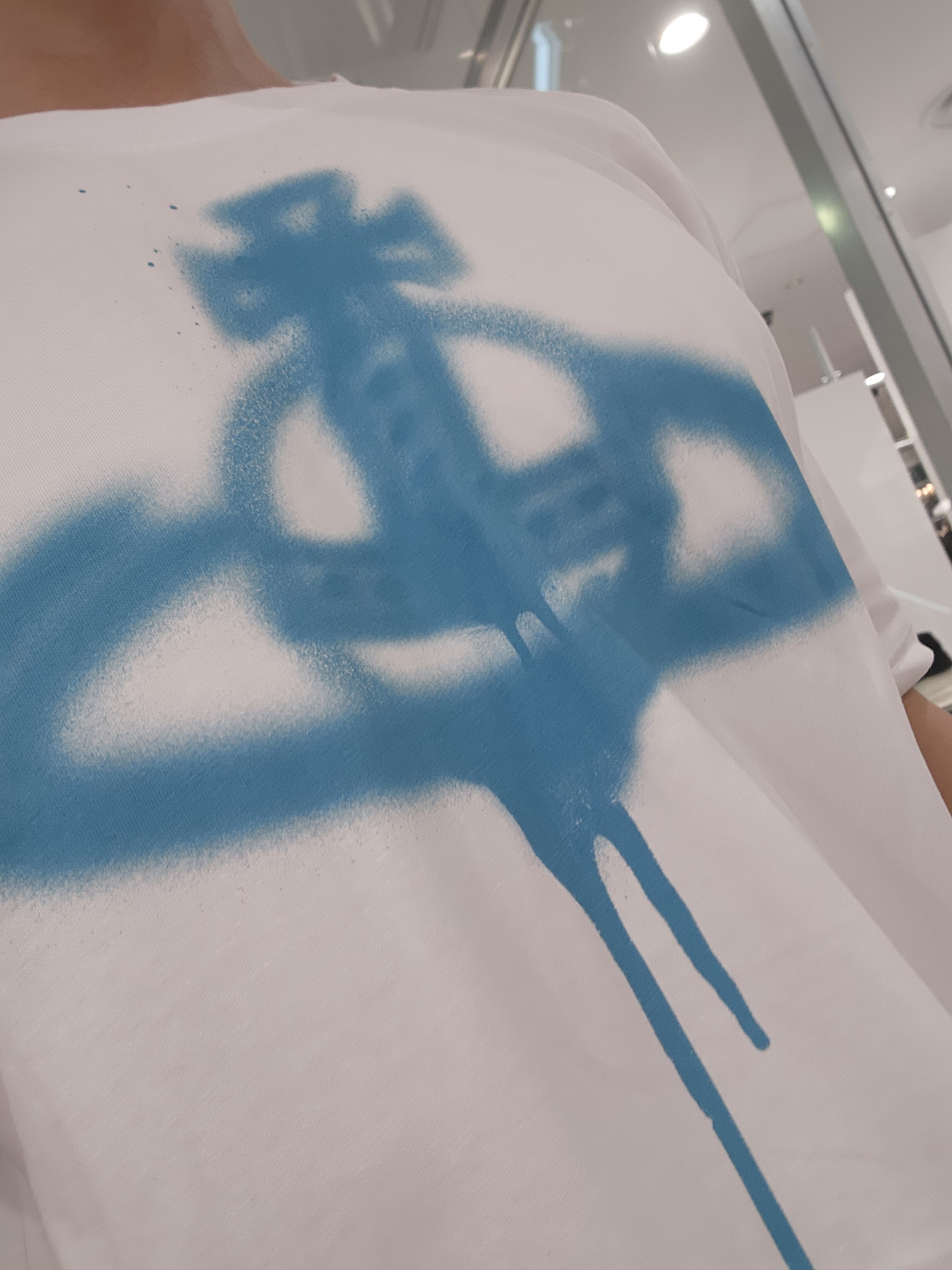 Vivienne Westwood Spray Orb Cotton T-Shirt White 착용 스타일
