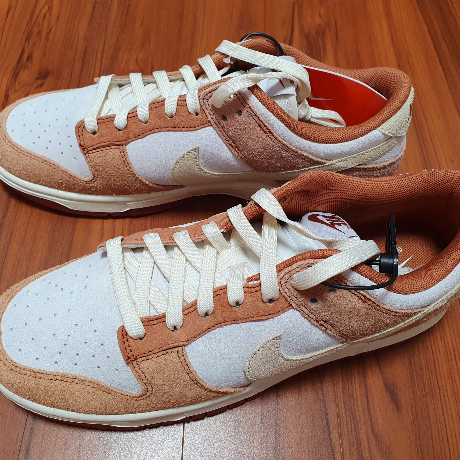 Nike Dunk Low Pro Premium Medium Curry 착용 스타일 - 1