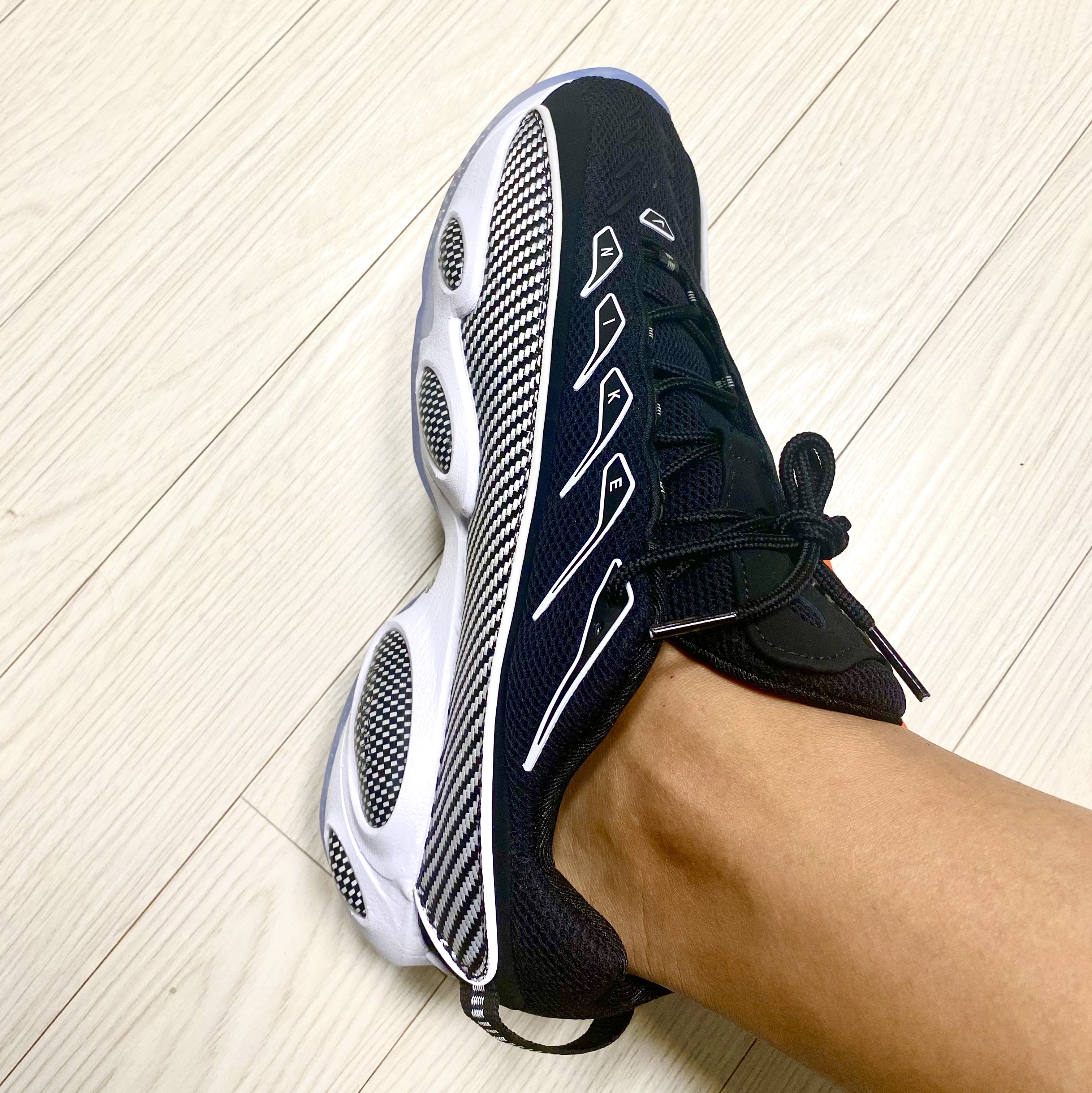 Nike x Drake Nocta Glide Black White Clear 착용 스타일
