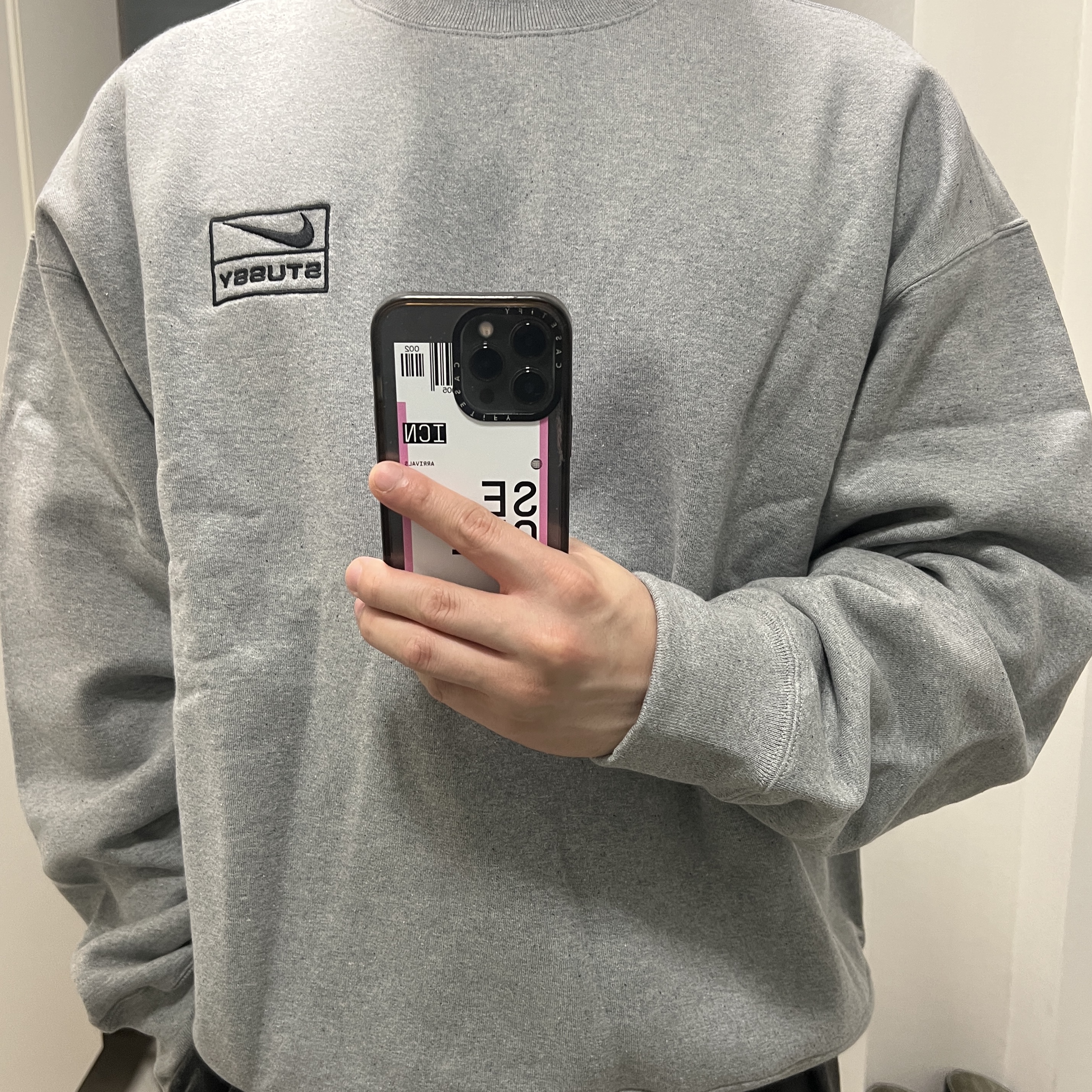 Nike x Stussy NRG Fleece Crewneck Dark Grey Heather (DO9337-063), Nike x Stussy NRG Washed Fleece Crewneck Black (DO5310-010) 착용 스타일 - 2