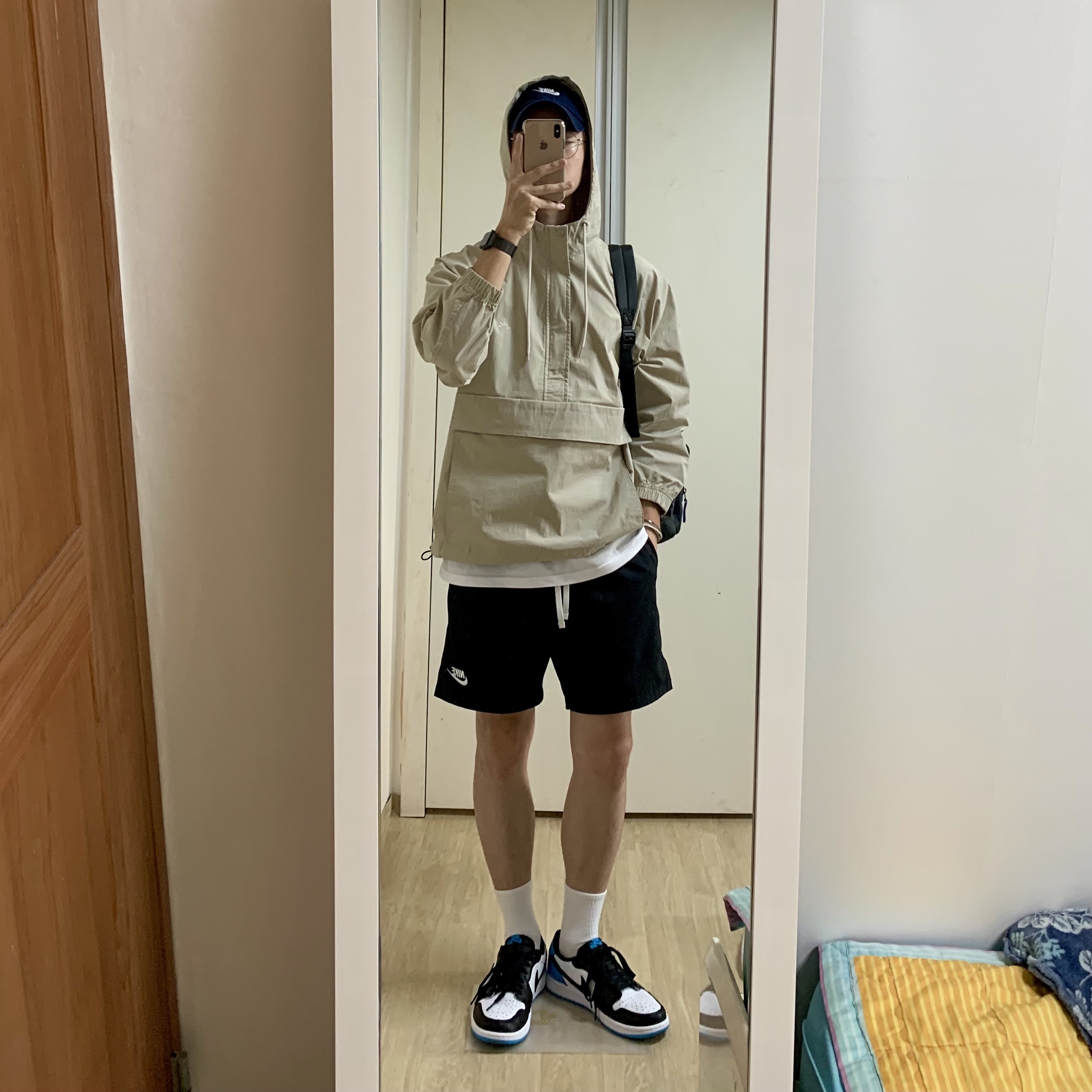 Jordan 1 Retro Low OG Black and Dark Powder Blue, Nike NSW Woven Lined Flow Shorts Black - Asia 착용 스타일 - 1