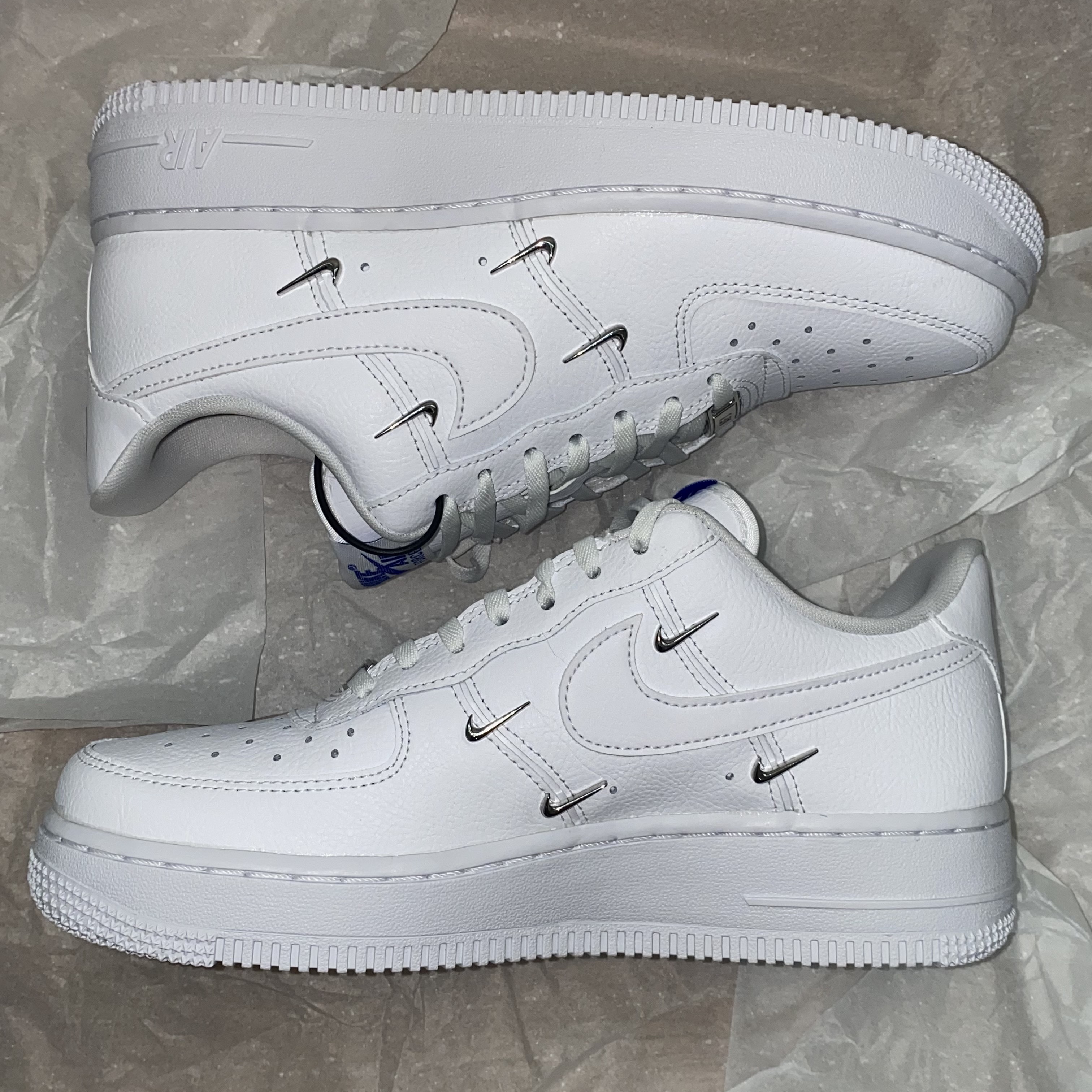 (W) Nike Air Force 1 Low '07 LX Chrome Luxe 착용 스타일
