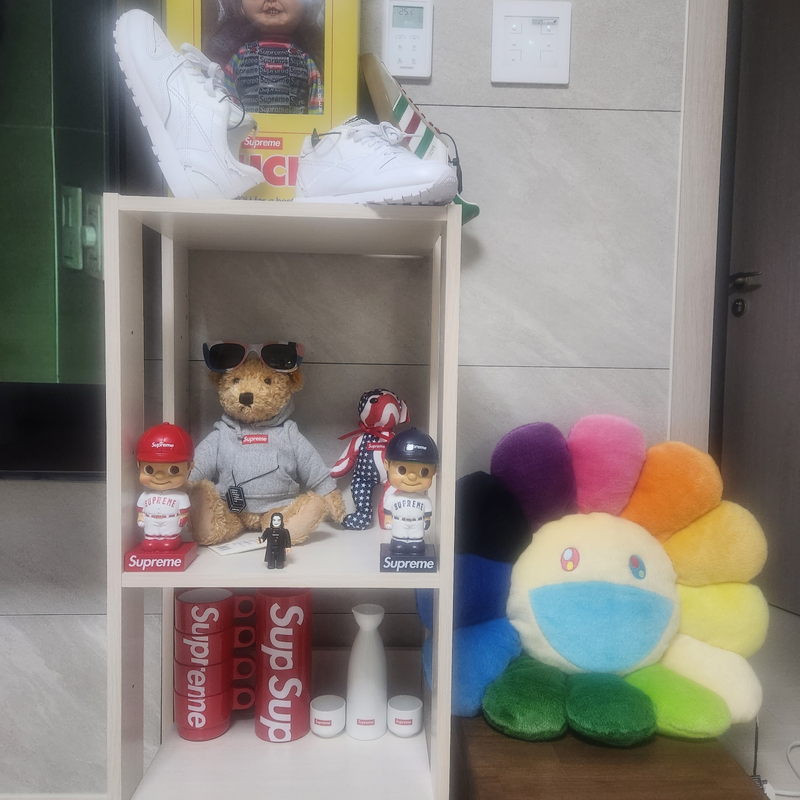 Reebok x Maison Margiela Classic Leather Memory of Shoes White, Gucci x Adidas Gazelle Sneakers White Leather Oatmeal Suede 착용 스타일