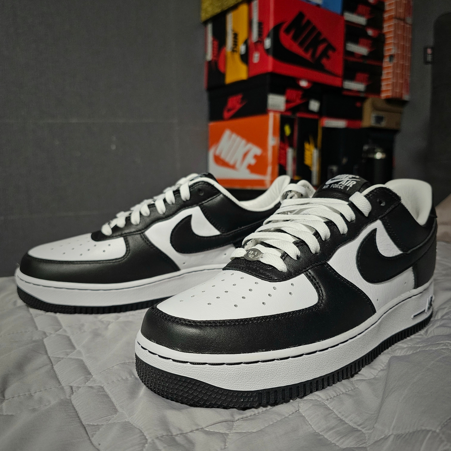 Nike x Terror Squad Air Force 1 Low QS Blackout 착용 스타일 - 3