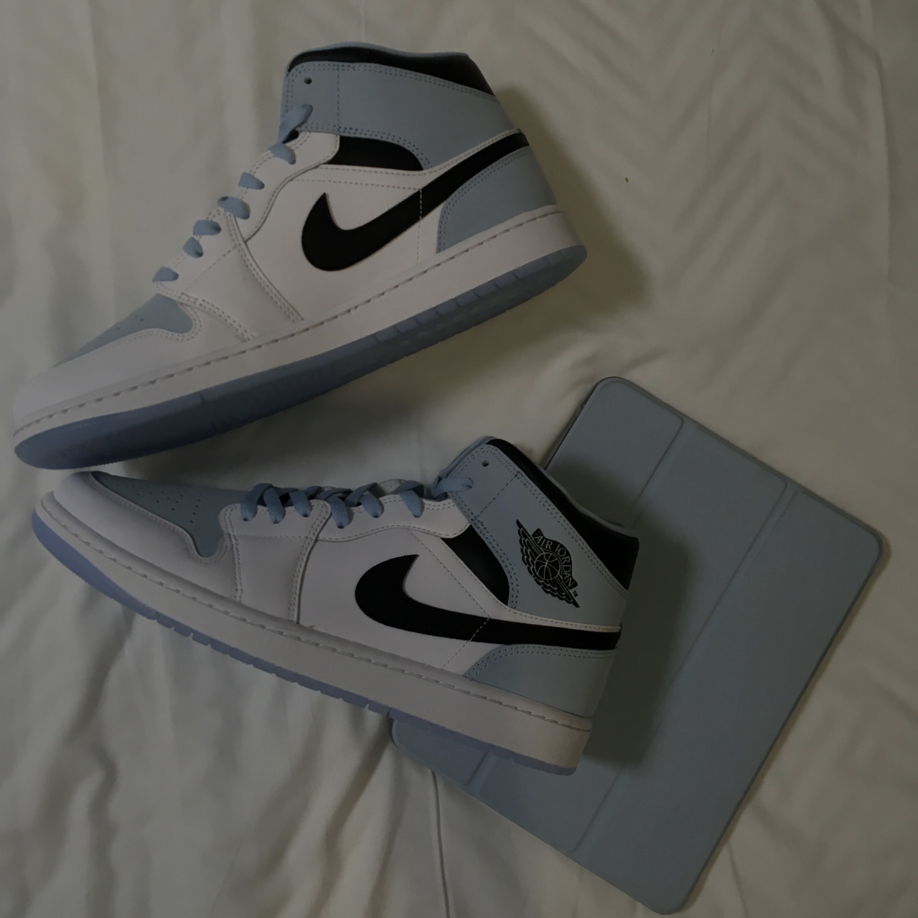 Jordan 1 Mid SE White Ice Blue 착용 스타일 - 1
