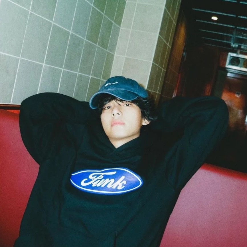 Sounds Good Funk Logo Hoodie Black 착용 스타일 - 2