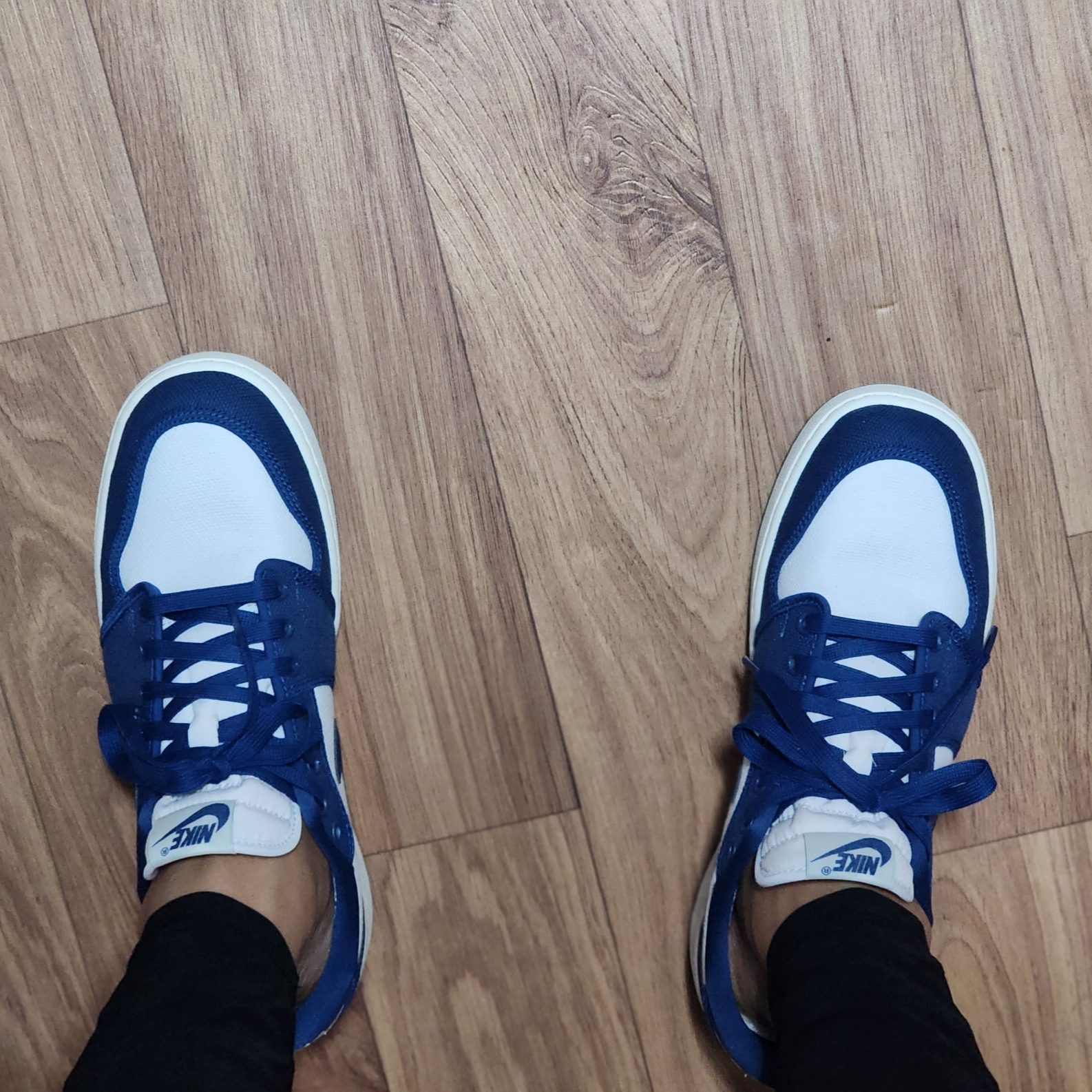Jordan 1 KO Low White Dark Royal Blue 착용 스타일