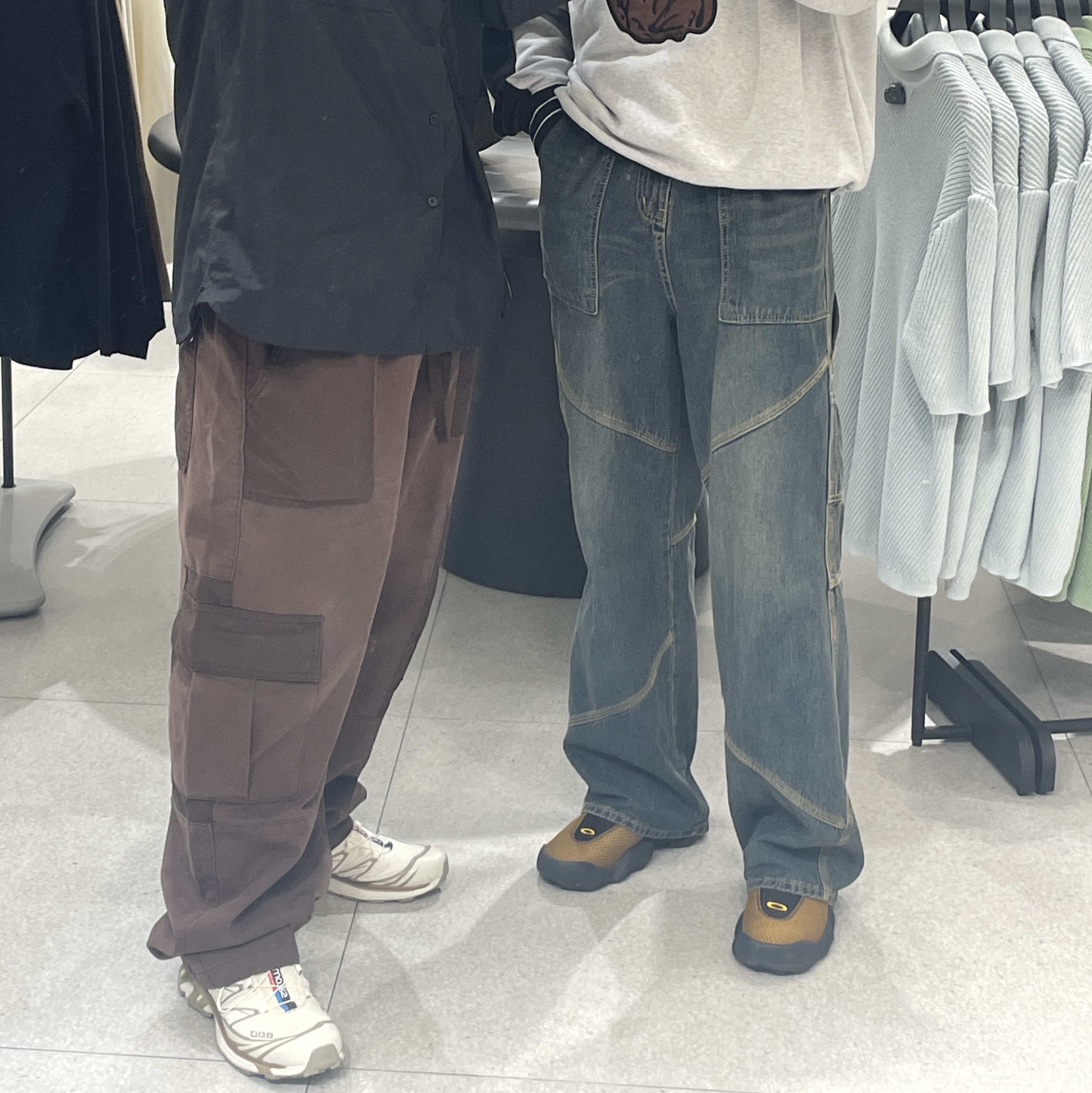 Oakley Factory Team x Brain Dead Jacquard Flesh Yellow Black, Salomon XT-6 ADV White 착용 스타일